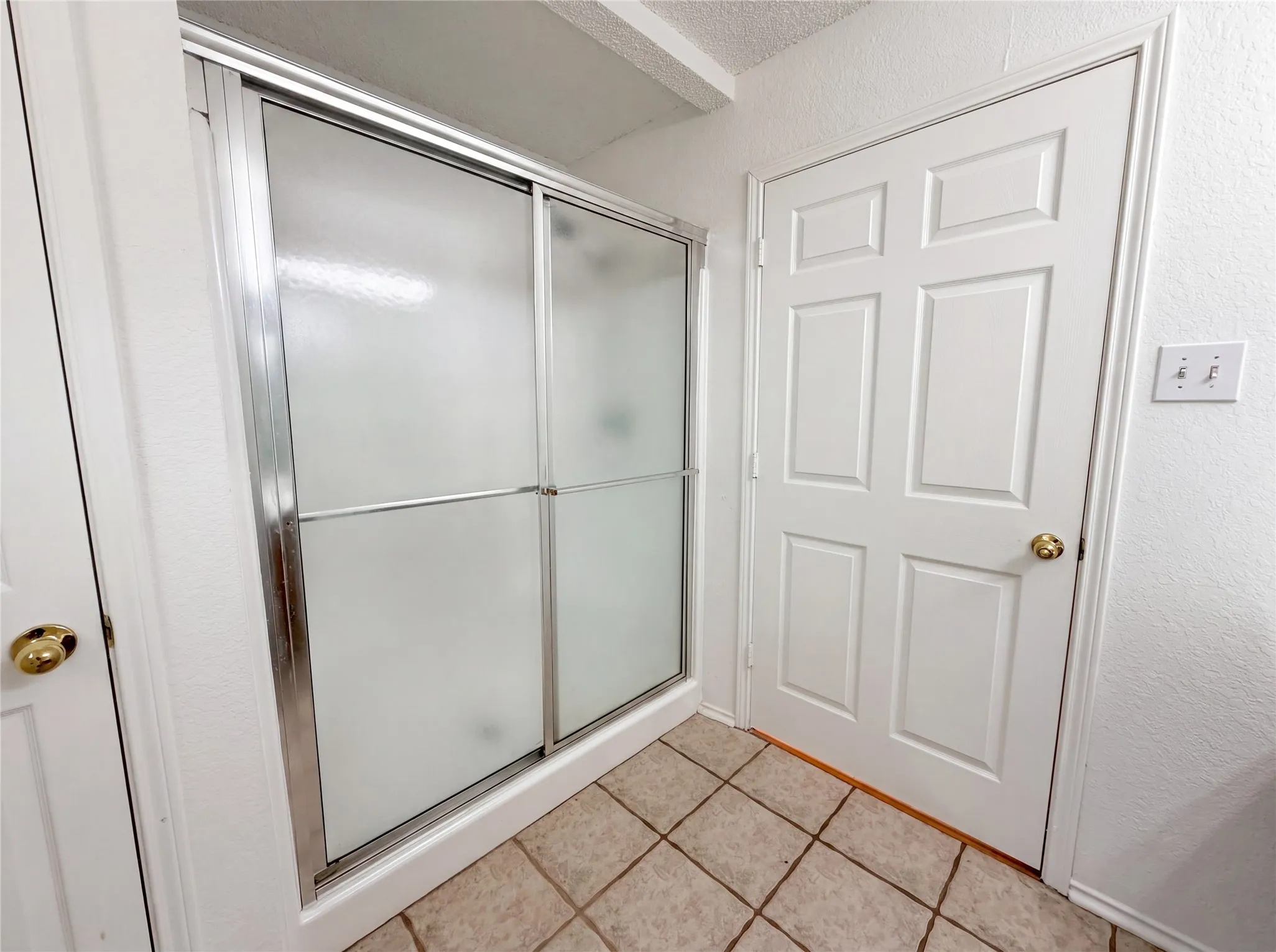 Single Family Residence For Sale in Tarrant County , 1233 Windy Meadows Drive, Burleson, Texas 76028, 3 Bedroom, 2 Bathroom, 2 Garage spaces, 1,351 Sqft, built in 1993, mls#21266551, Real Estate Agent in Burleson, Homes For Sale in Tarrant county, Homes For Sale in Burleson, Realtor in Burleson Texas, Real Estate Brokerage Independent Realty Texas, Luminita Cordes Realtor