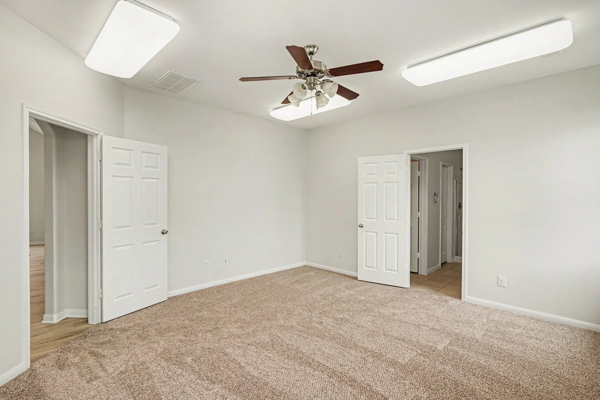 Single Family Residence For Sale in Denton County , 335 Quail Crossing Drive, Sanger, Texas 76266, 4 Bedroom, 2 Bathroom, 2 Garage spaces, 2,116 Sqft, built in 2012, mls#21265812, Real Estate Agent in Sanger, Homes For Sale in Denton county, Homes For Sale in Sanger, Realtor in Sanger Texas, Real Estate Brokerage Independent Realty Texas, Luminita Cordes Realtor