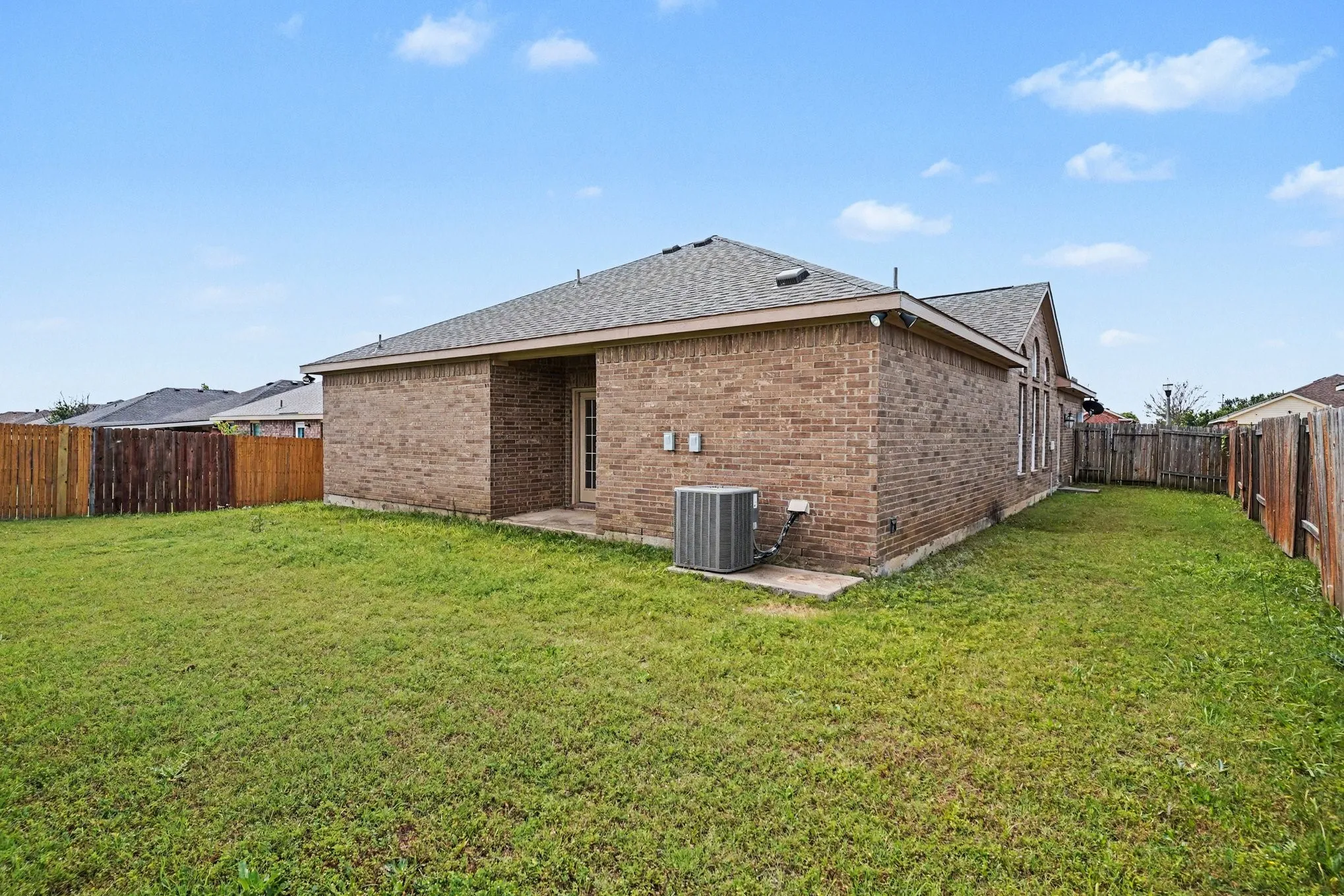 Single Family Residence For Sale in Denton County , 335 Quail Crossing Drive, Sanger, Texas 76266, 4 Bedroom, 2 Bathroom, 2 Garage spaces, 2,116 Sqft, built in 2012, mls#21265812, Real Estate Agent in Sanger, Homes For Sale in Denton county, Homes For Sale in Sanger, Realtor in Sanger Texas, Real Estate Brokerage Independent Realty Texas, Luminita Cordes Realtor