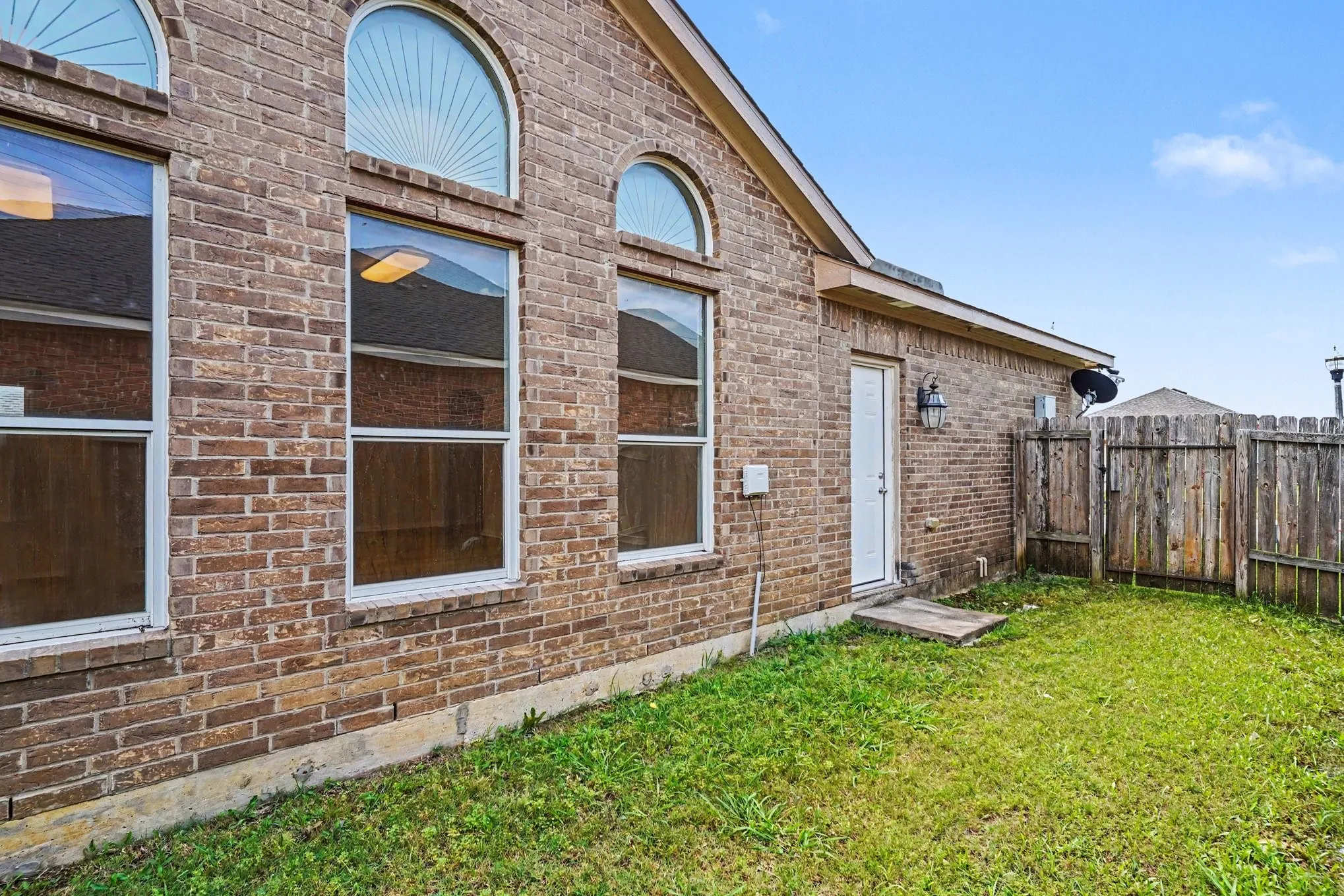 Single Family Residence For Sale in Denton County , 335 Quail Crossing Drive, Sanger, Texas 76266, 4 Bedroom, 2 Bathroom, 2 Garage spaces, 2,116 Sqft, built in 2012, mls#21265812, Real Estate Agent in Sanger, Homes For Sale in Denton county, Homes For Sale in Sanger, Realtor in Sanger Texas, Real Estate Brokerage Independent Realty Texas, Luminita Cordes Realtor