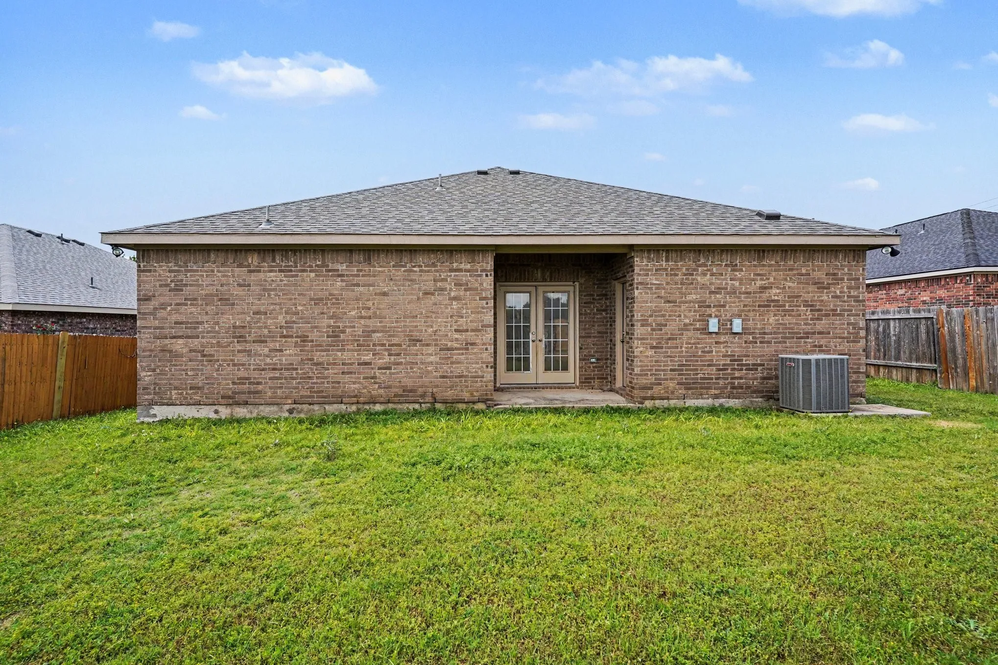 Single Family Residence For Sale in Denton County , 335 Quail Crossing Drive, Sanger, Texas 76266, 4 Bedroom, 2 Bathroom, 2 Garage spaces, 2,116 Sqft, built in 2012, mls#21265812, Real Estate Agent in Sanger, Homes For Sale in Denton county, Homes For Sale in Sanger, Realtor in Sanger Texas, Real Estate Brokerage Independent Realty Texas, Luminita Cordes Realtor