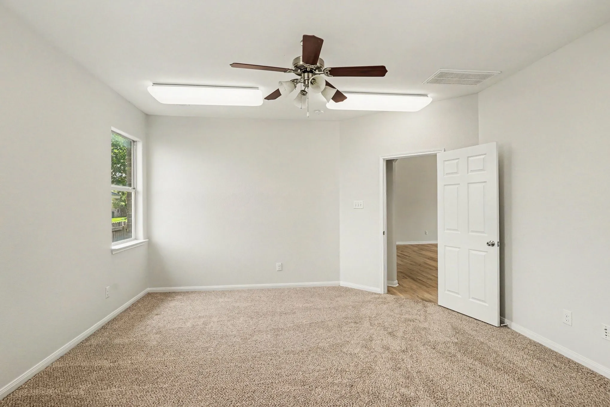 Single Family Residence For Sale in Denton County , 335 Quail Crossing Drive, Sanger, Texas 76266, 4 Bedroom, 2 Bathroom, 2 Garage spaces, 2,116 Sqft, built in 2012, mls#21265812, Real Estate Agent in Sanger, Homes For Sale in Denton county, Homes For Sale in Sanger, Realtor in Sanger Texas, Real Estate Brokerage Independent Realty Texas, Luminita Cordes Realtor