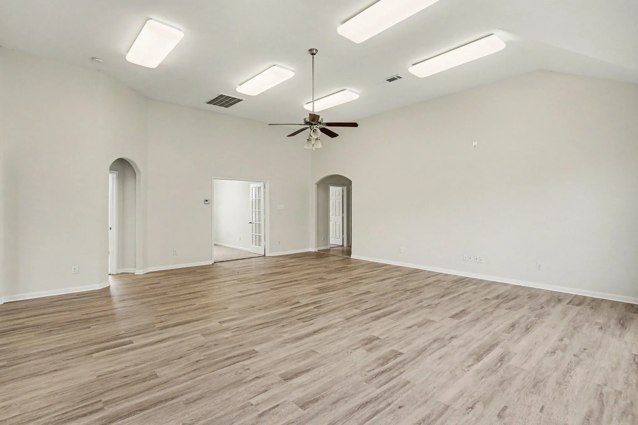 Single Family Residence For Sale in Denton County , 335 Quail Crossing Drive, Sanger, Texas 76266, 4 Bedroom, 2 Bathroom, 2 Garage spaces, 2,116 Sqft, built in 2012, mls#21265812, Real Estate Agent in Sanger, Homes For Sale in Denton county, Homes For Sale in Sanger, Realtor in Sanger Texas, Real Estate Brokerage Independent Realty Texas, Luminita Cordes Realtor
