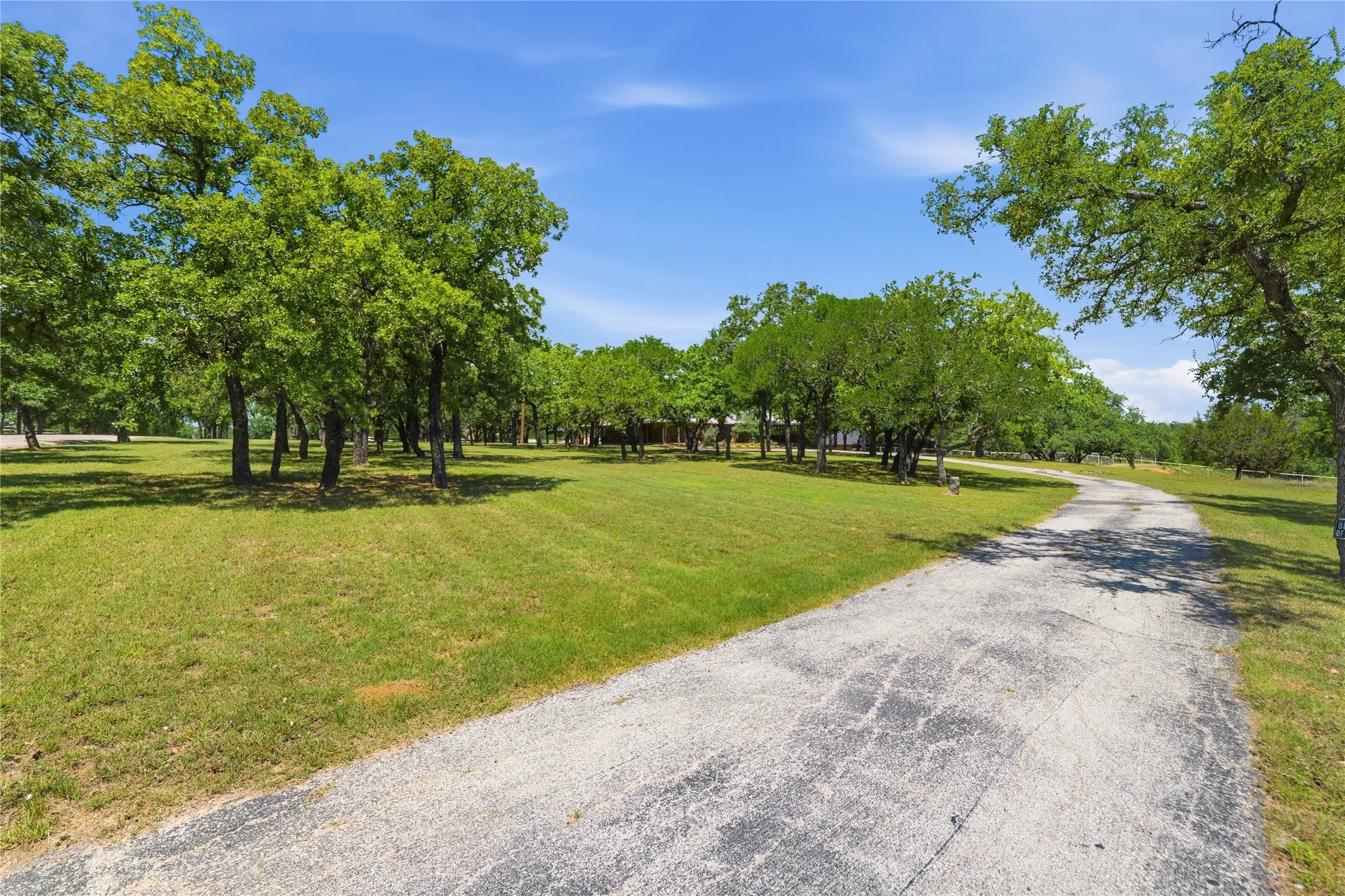 Single Family Residence For Sale in Parker County , 1528 Tidwell Road, Brock, Texas 76087, 3 Bedrooms, 3 Bathrooms, Garage spaces, 2,091 Sqft, built in 2002, Price $495,000, mls#21264237, Real Estate Agent in Brock, Homes For Sale in Parker county, Homes For Sale in Brock, Realtor in Brock Texas, Real Estate Brokerage Independent Realty Texas, Luminita Cordes Realtor