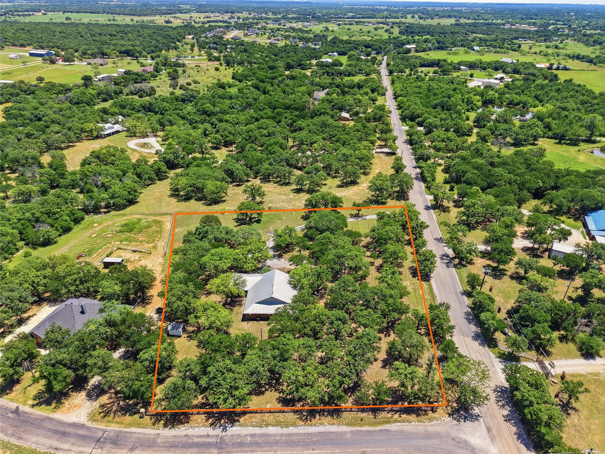Single Family Residence For Sale in Parker County , 1528 Tidwell Road, Brock, Texas 76087, 3 Bedrooms, 3 Bathrooms, Garage spaces, 2,091 Sqft, built in 2002, Price $495,000, mls#21264237, Real Estate Agent in Brock, Homes For Sale in Parker county, Homes For Sale in Brock, Realtor in Brock Texas, Real Estate Brokerage Independent Realty Texas, Luminita Cordes Realtor