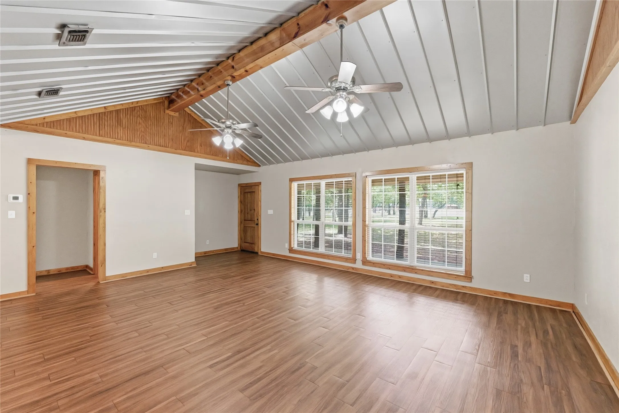 Single Family Residence For Sale in Parker County , 1528 Tidwell Road, Brock, Texas 76087, 3 Bedrooms, 3 Bathrooms, Garage spaces, 2,091 Sqft, built in 2002, Price $495,000, mls#21264237, Real Estate Agent in Brock, Homes For Sale in Parker county, Homes For Sale in Brock, Realtor in Brock Texas, Real Estate Brokerage Independent Realty Texas, Luminita Cordes Realtor