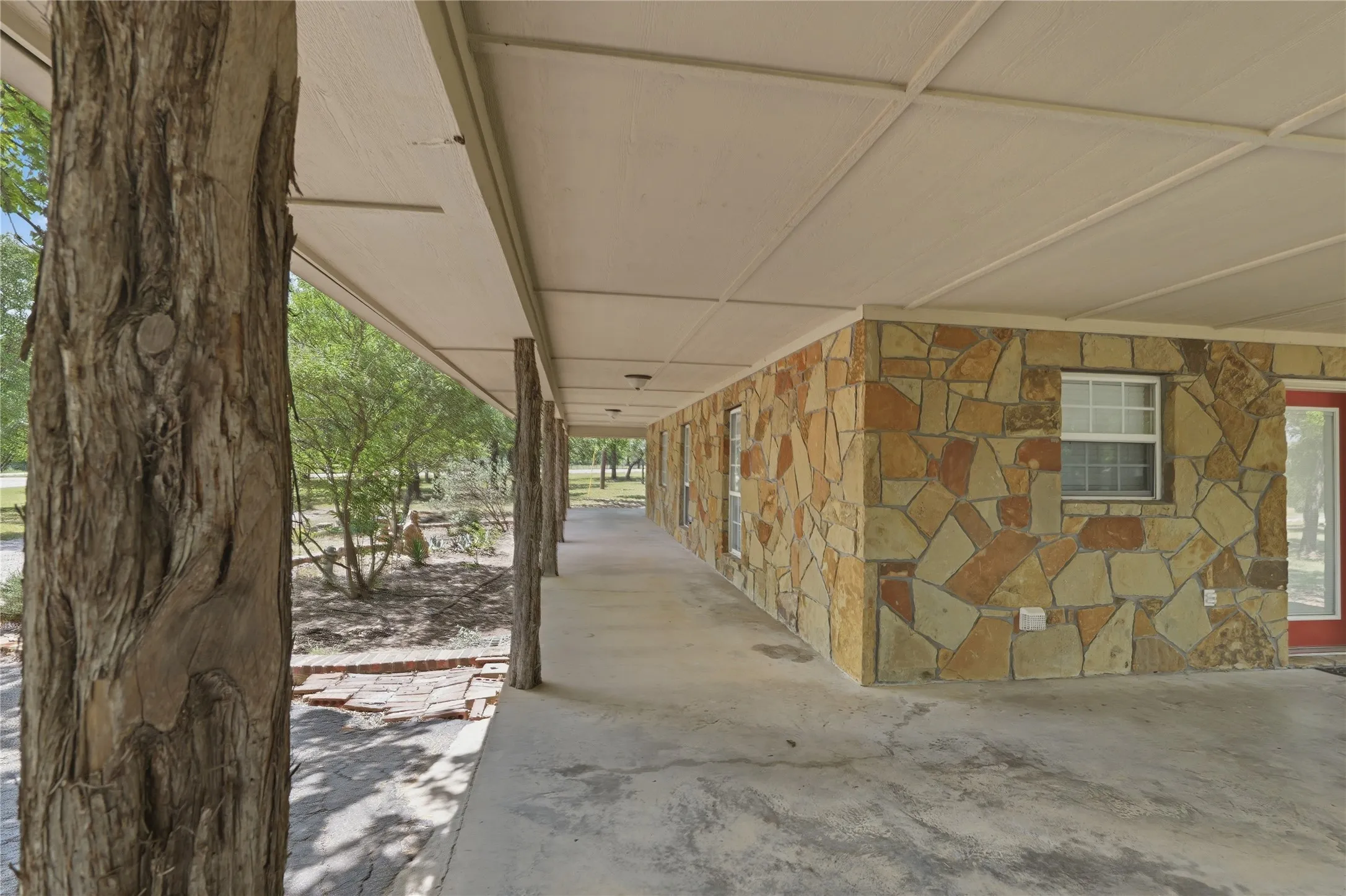Single Family Residence For Sale in Parker County , 1528 Tidwell Road, Brock, Texas 76087, 3 Bedrooms, 3 Bathrooms, Garage spaces, 2,091 Sqft, built in 2002, Price $495,000, mls#21264237, Real Estate Agent in Brock, Homes For Sale in Parker county, Homes For Sale in Brock, Realtor in Brock Texas, Real Estate Brokerage Independent Realty Texas, Luminita Cordes Realtor