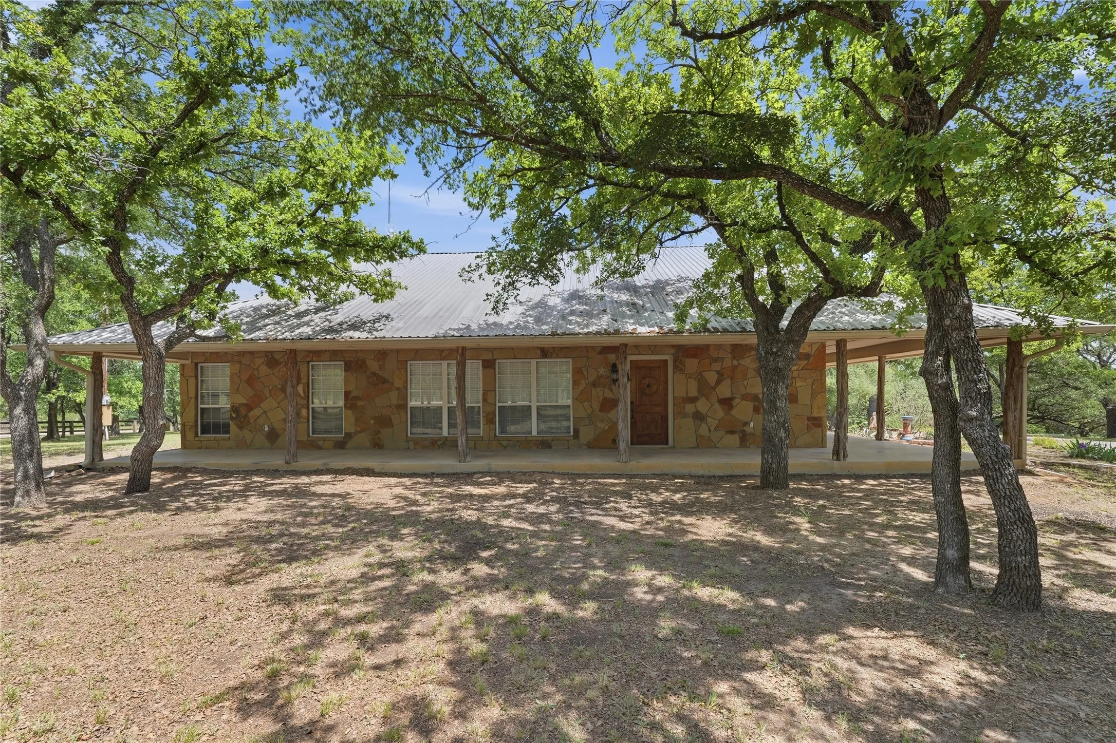 Single Family Residence For Sale in Parker County , 1528 Tidwell Road, Brock, Texas 76087, 3 Bedrooms, 3 Bathrooms, Garage spaces, 2,091 Sqft, built in 2002, Price $495,000, mls#21264237, Real Estate Agent in Brock, Homes For Sale in Parker county, Homes For Sale in Brock, Realtor in Brock Texas, Real Estate Brokerage Independent Realty Texas, Luminita Cordes Realtor