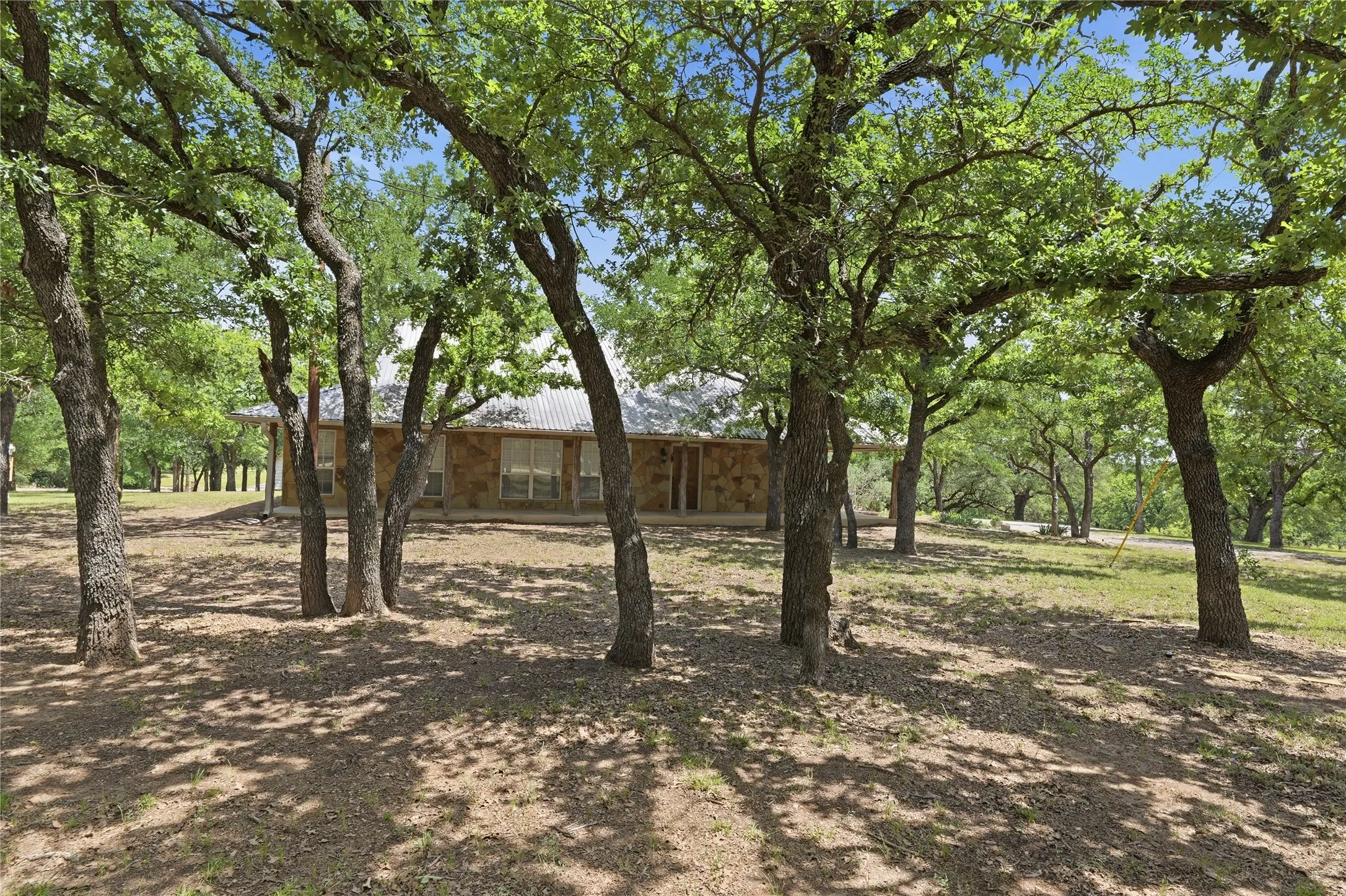 Single Family Residence For Sale in Parker County , 1528 Tidwell Road, Brock, Texas 76087, 3 Bedrooms, 3 Bathrooms, Garage spaces, 2,091 Sqft, built in 2002, Price $495,000, mls#21264237, Real Estate Agent in Brock, Homes For Sale in Parker county, Homes For Sale in Brock, Realtor in Brock Texas, Real Estate Brokerage Independent Realty Texas, Luminita Cordes Realtor