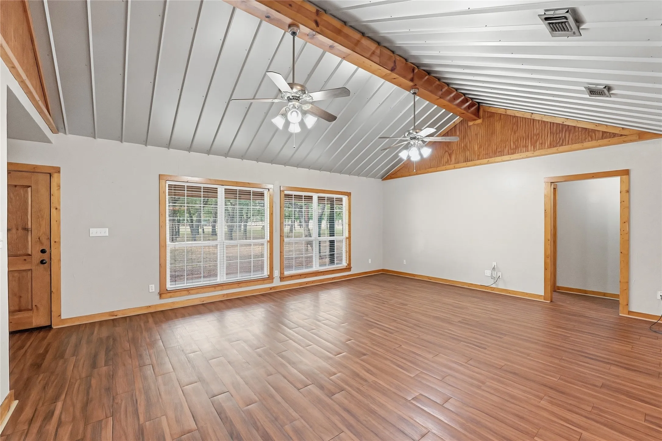 Single Family Residence For Sale in Parker County , 1528 Tidwell Road, Brock, Texas 76087, 3 Bedrooms, 3 Bathrooms, Garage spaces, 2,091 Sqft, built in 2002, Price $495,000, mls#21264237, Real Estate Agent in Brock, Homes For Sale in Parker county, Homes For Sale in Brock, Realtor in Brock Texas, Real Estate Brokerage Independent Realty Texas, Luminita Cordes Realtor