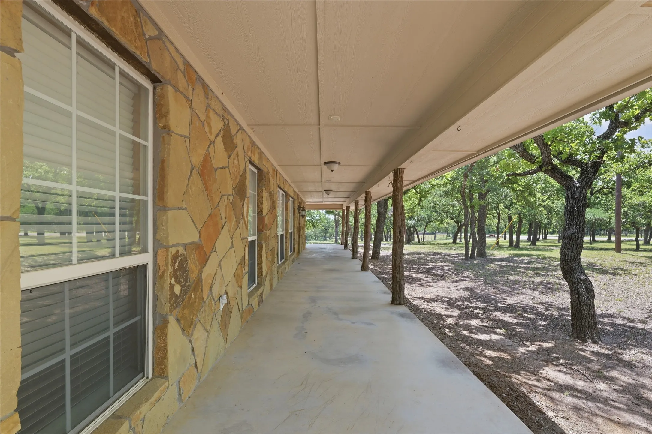 Single Family Residence For Sale in Parker County , 1528 Tidwell Road, Brock, Texas 76087, 3 Bedrooms, 3 Bathrooms, Garage spaces, 2,091 Sqft, built in 2002, Price $495,000, mls#21264237, Real Estate Agent in Brock, Homes For Sale in Parker county, Homes For Sale in Brock, Realtor in Brock Texas, Real Estate Brokerage Independent Realty Texas, Luminita Cordes Realtor