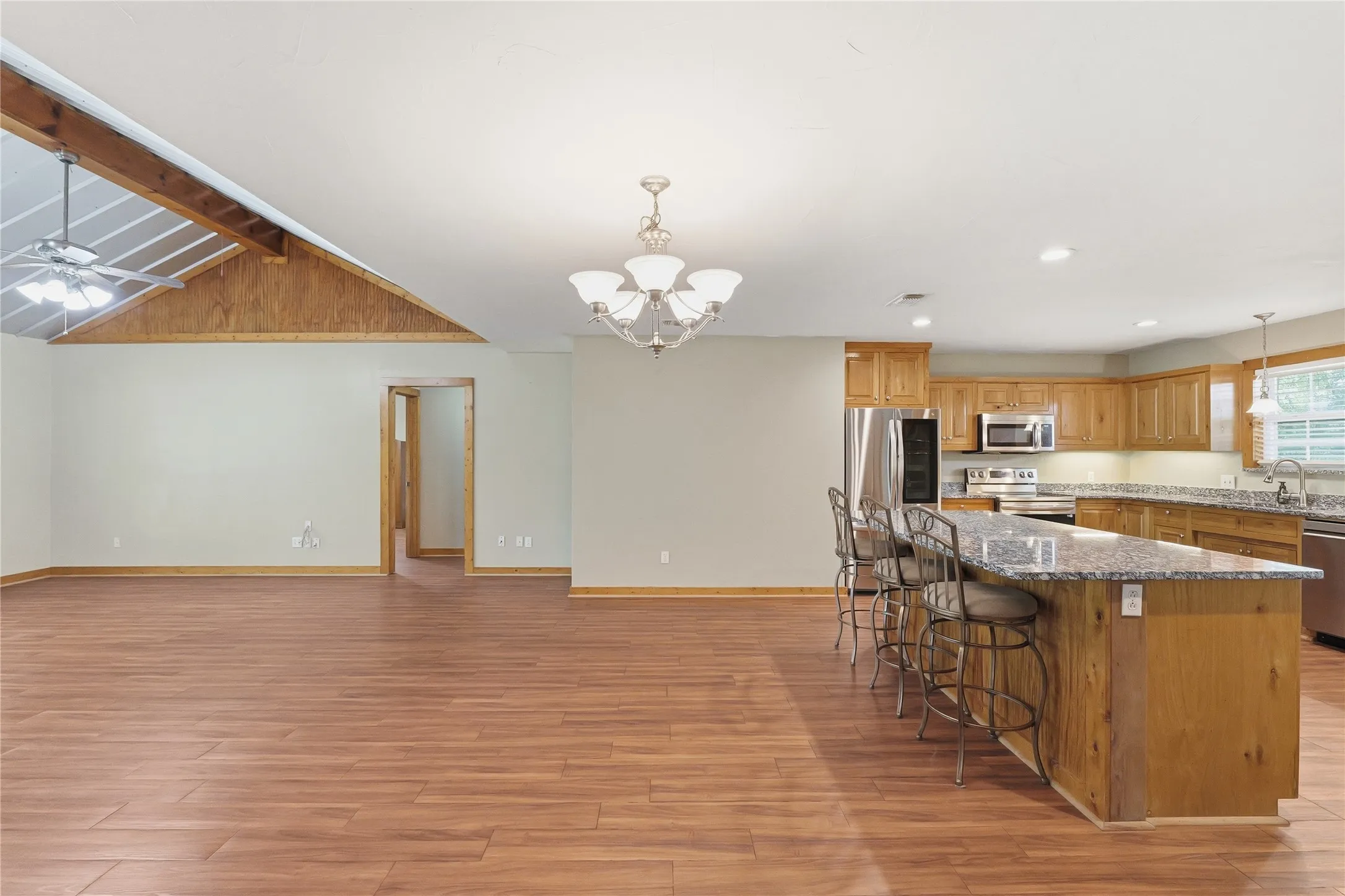 Single Family Residence For Sale in Parker County , 1528 Tidwell Road, Brock, Texas 76087, 3 Bedrooms, 3 Bathrooms, Garage spaces, 2,091 Sqft, built in 2002, Price $495,000, mls#21264237, Real Estate Agent in Brock, Homes For Sale in Parker county, Homes For Sale in Brock, Realtor in Brock Texas, Real Estate Brokerage Independent Realty Texas, Luminita Cordes Realtor