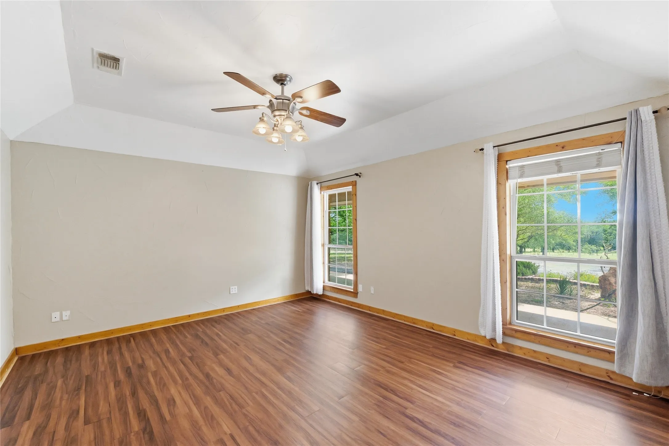 Single Family Residence For Sale in Parker County , 1528 Tidwell Road, Brock, Texas 76087, 3 Bedrooms, 3 Bathrooms, Garage spaces, 2,091 Sqft, built in 2002, Price $495,000, mls#21264237, Real Estate Agent in Brock, Homes For Sale in Parker county, Homes For Sale in Brock, Realtor in Brock Texas, Real Estate Brokerage Independent Realty Texas, Luminita Cordes Realtor