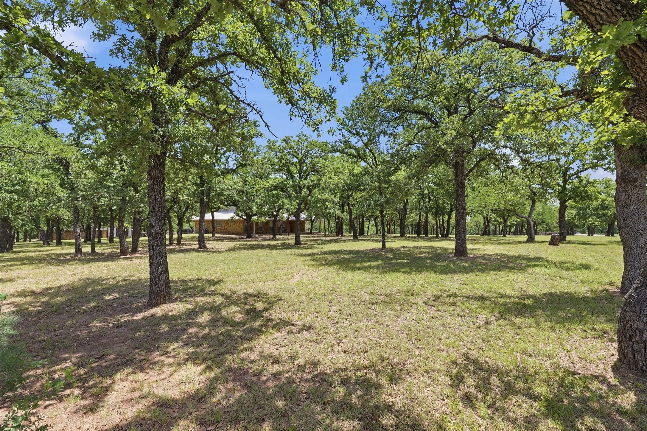 Single Family Residence For Sale in Parker County , 1528 Tidwell Road, Brock, Texas 76087, 3 Bedrooms, 3 Bathrooms, Garage spaces, 2,091 Sqft, built in 2002, Price $495,000, mls#21264237, Real Estate Agent in Brock, Homes For Sale in Parker county, Homes For Sale in Brock, Realtor in Brock Texas, Real Estate Brokerage Independent Realty Texas, Luminita Cordes Realtor