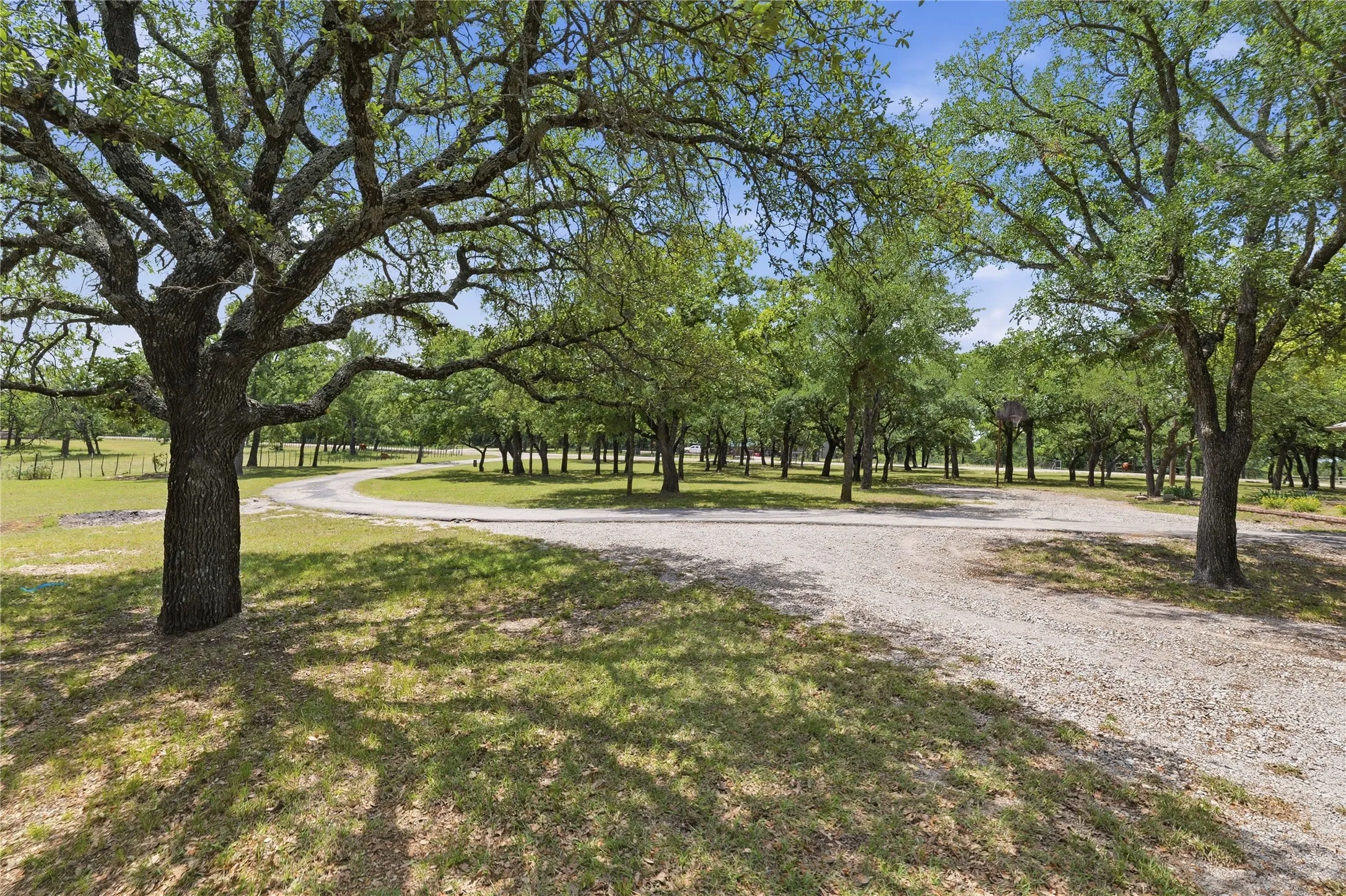 Single Family Residence For Sale in Parker County , 1528 Tidwell Road, Brock, Texas 76087, 3 Bedrooms, 3 Bathrooms, Garage spaces, 2,091 Sqft, built in 2002, Price $495,000, mls#21264237, Real Estate Agent in Brock, Homes For Sale in Parker county, Homes For Sale in Brock, Realtor in Brock Texas, Real Estate Brokerage Independent Realty Texas, Luminita Cordes Realtor
