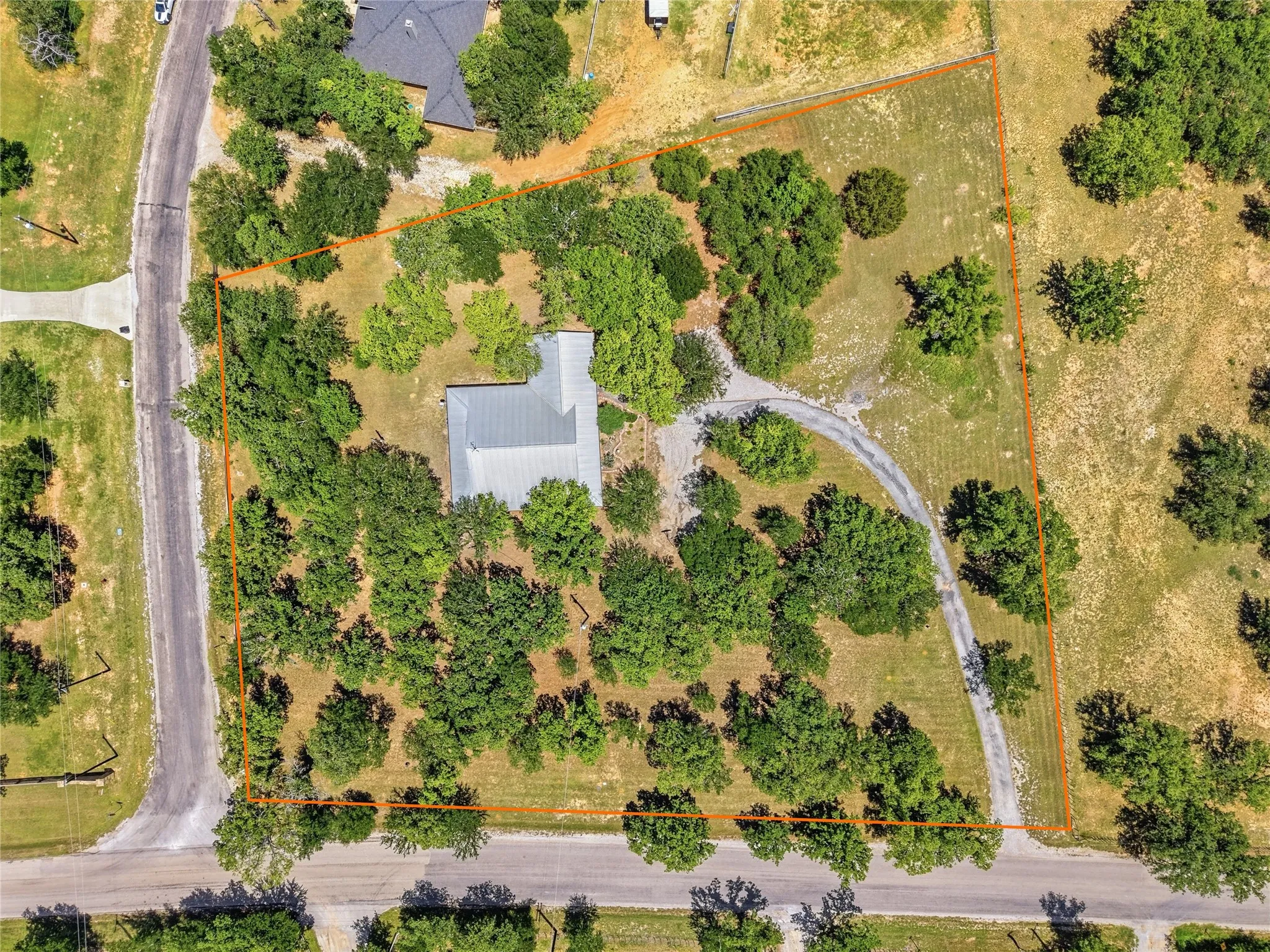 Single Family Residence For Sale in Parker County , 1528 Tidwell Road, Brock, Texas 76087, 3 Bedrooms, 3 Bathrooms, Garage spaces, 2,091 Sqft, built in 2002, Price $495,000, mls#21264237, Real Estate Agent in Brock, Homes For Sale in Parker county, Homes For Sale in Brock, Realtor in Brock Texas, Real Estate Brokerage Independent Realty Texas, Luminita Cordes Realtor