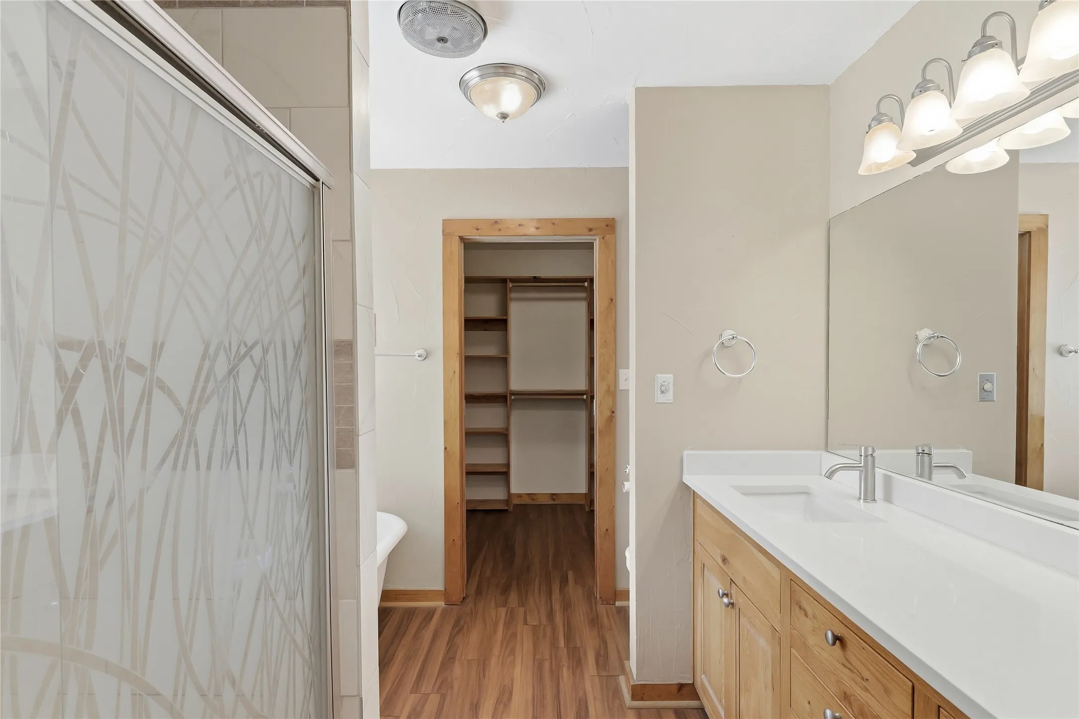 Single Family Residence For Sale in Parker County , 1528 Tidwell Road, Brock, Texas 76087, 3 Bedrooms, 3 Bathrooms, Garage spaces, 2,091 Sqft, built in 2002, Price $495,000, mls#21264237, Real Estate Agent in Brock, Homes For Sale in Parker county, Homes For Sale in Brock, Realtor in Brock Texas, Real Estate Brokerage Independent Realty Texas, Luminita Cordes Realtor
