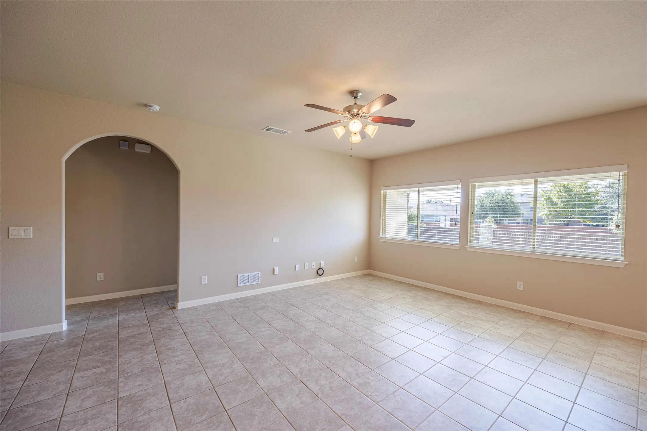 Single Family Residence For Rent in Collin County , 1141 Kingston Court, Anna, Texas 75409, 3 Bedroom, 2 Bathroom, 2 Garage spaces, 1,678 Sqft, built in 2016, mls#21249116, Real Estate Agent in Anna, Homes For Rent in Collin county, Homes For Rent in Anna, Realtor in Anna Texas, Real Estate Brokerage Independent Realty Texas, Luminita Cordes Realtor