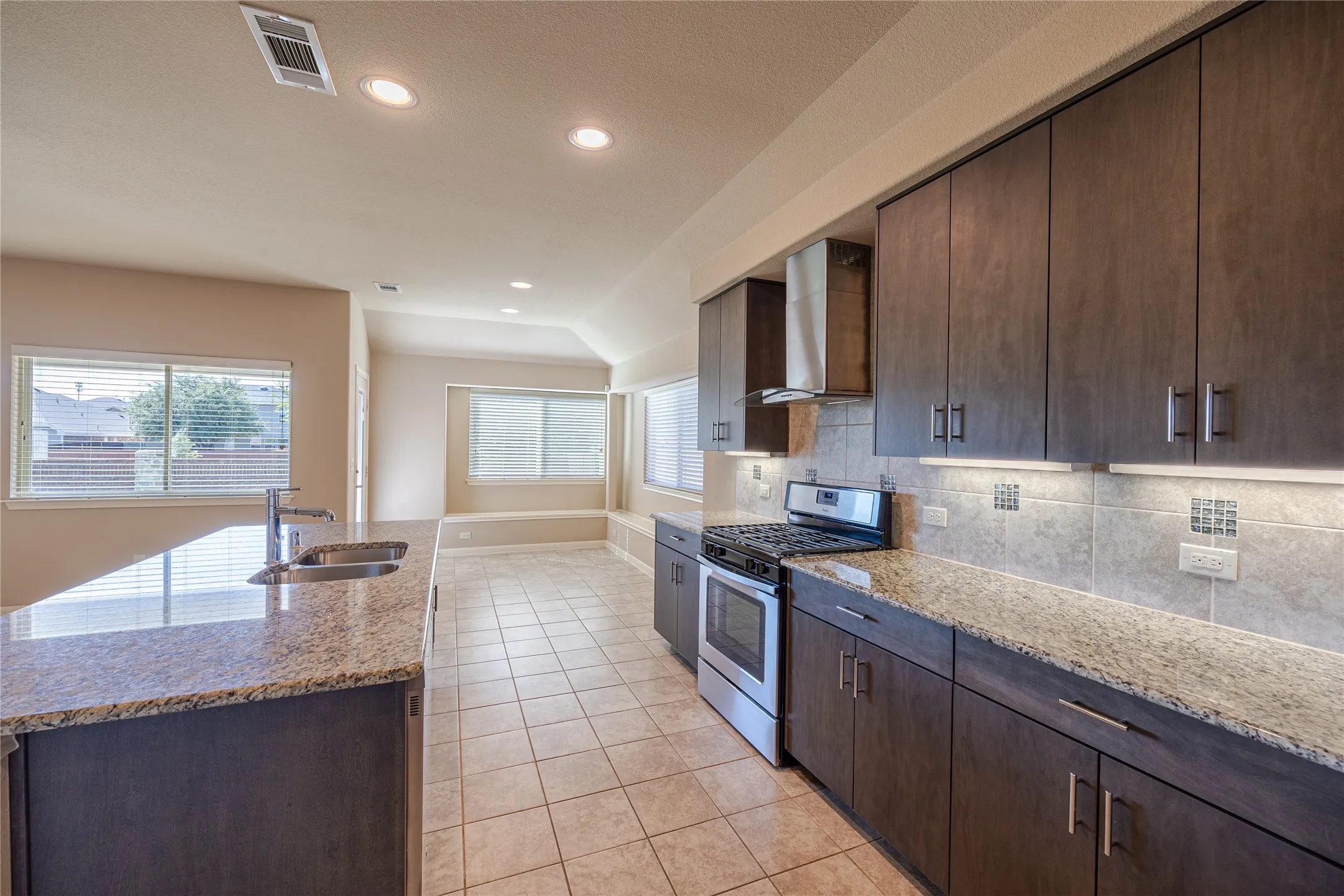 Single Family Residence For Rent in Collin County , 1141 Kingston Court, Anna, Texas 75409, 3 Bedroom, 2 Bathroom, 2 Garage spaces, 1,678 Sqft, built in 2016, mls#21249116, Real Estate Agent in Anna, Homes For Rent in Collin county, Homes For Rent in Anna, Realtor in Anna Texas, Real Estate Brokerage Independent Realty Texas, Luminita Cordes Realtor