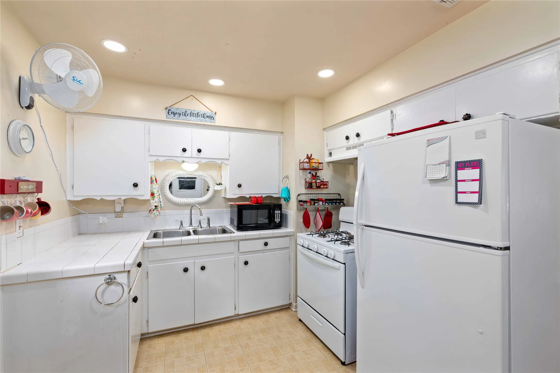 Single Family Residence For Sale in Brown County , 2808 1st Street, Brownwood, Texas 76801, 3 Bedroom, 2 Bathroom, 1 Garage spaces, 999 Sqft, built in 1960, mls#21265162, Real Estate Agent in Brownwood, Homes For Sale in Brown county, Homes For Sale in Brownwood, Realtor in Brownwood Texas, Real Estate Brokerage Independent Realty Texas, Luminita Cordes Realtor