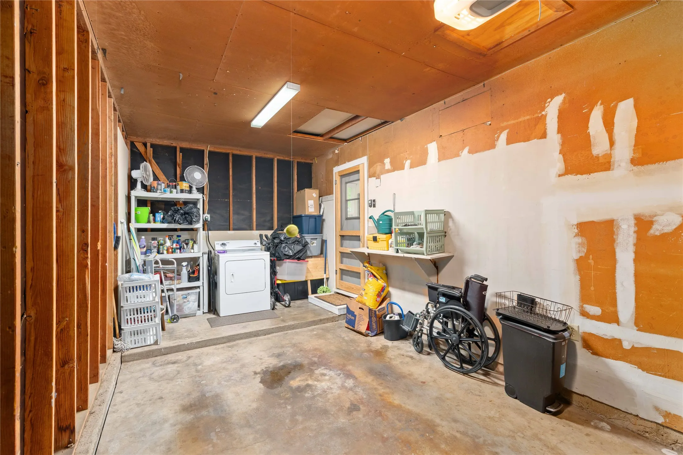 Single Family Residence For Sale in Brown County , 2808 1st Street, Brownwood, Texas 76801, 3 Bedroom, 2 Bathroom, 1 Garage spaces, 999 Sqft, built in 1960, mls#21265162, Real Estate Agent in Brownwood, Homes For Sale in Brown county, Homes For Sale in Brownwood, Realtor in Brownwood Texas, Real Estate Brokerage Independent Realty Texas, Luminita Cordes Realtor
