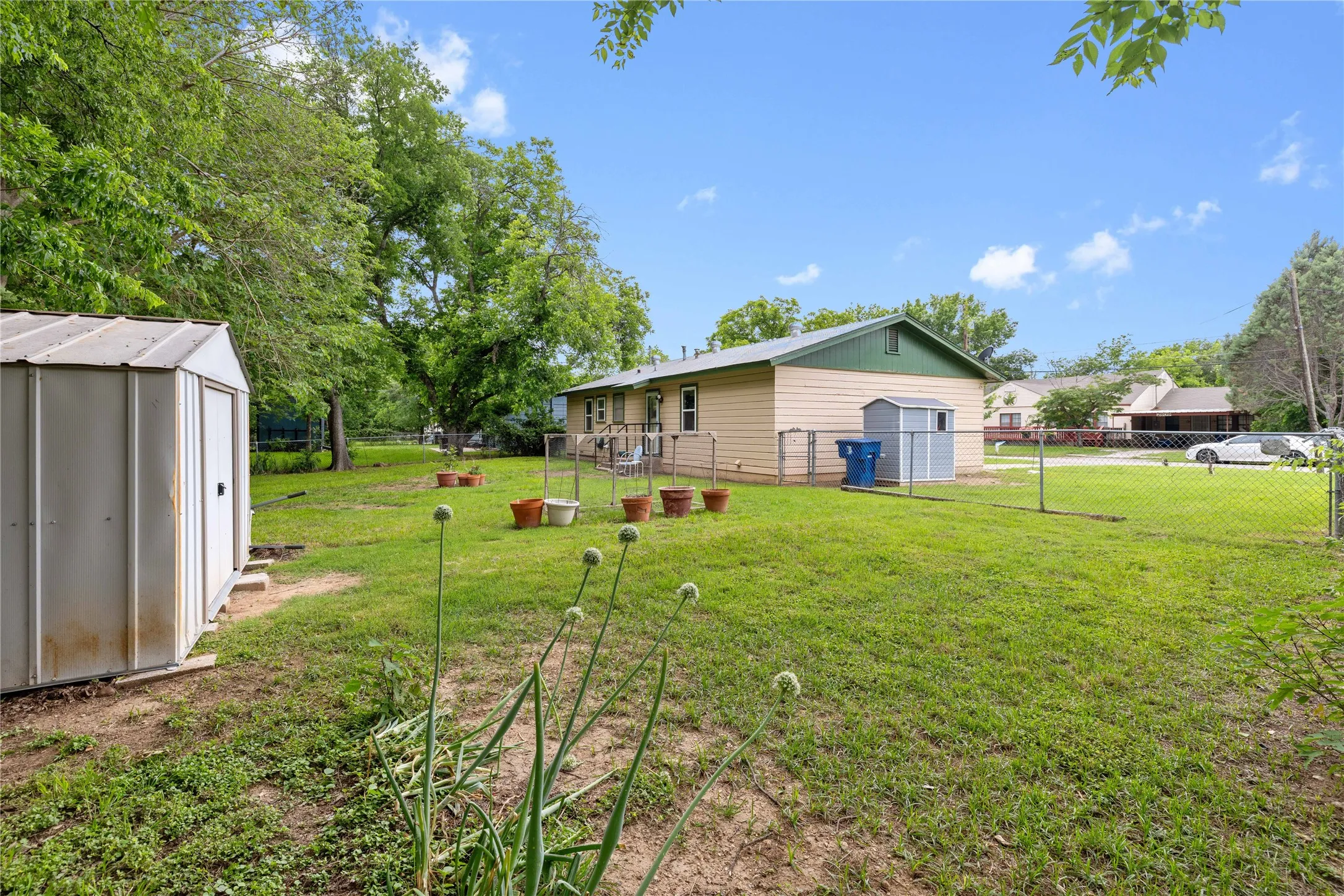 Single Family Residence For Sale in Brown County , 2808 1st Street, Brownwood, Texas 76801, 3 Bedroom, 2 Bathroom, 1 Garage spaces, 999 Sqft, built in 1960, mls#21265162, Real Estate Agent in Brownwood, Homes For Sale in Brown county, Homes For Sale in Brownwood, Realtor in Brownwood Texas, Real Estate Brokerage Independent Realty Texas, Luminita Cordes Realtor