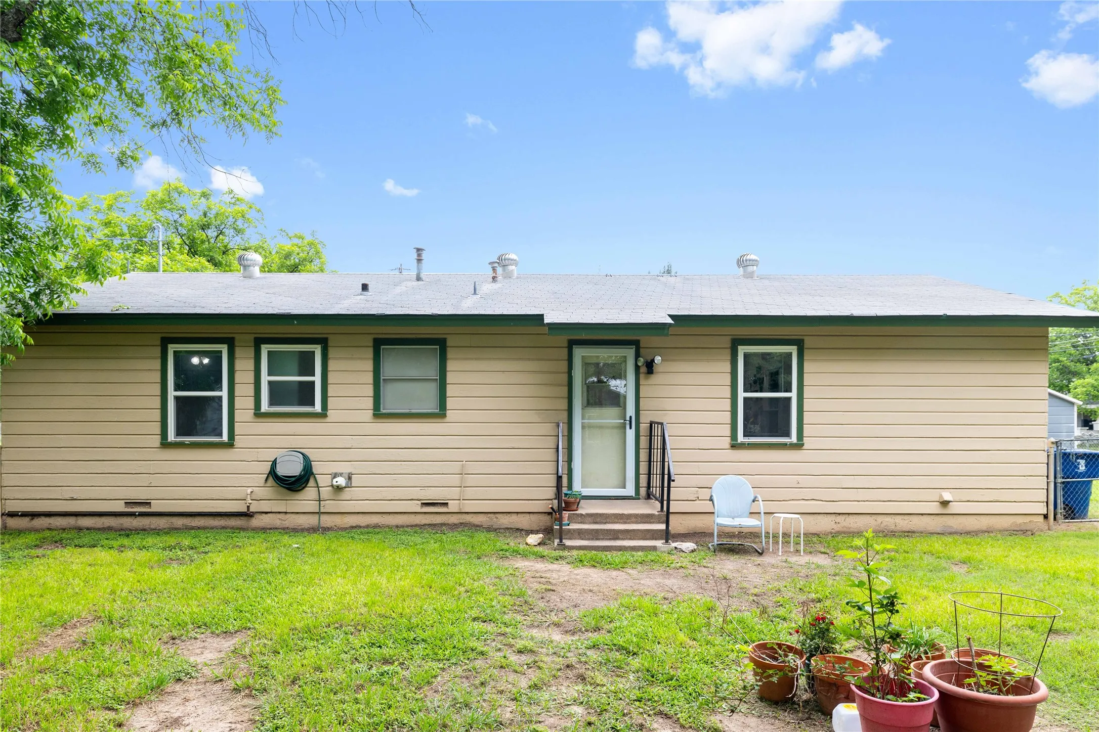 Single Family Residence For Sale in Brown County , 2808 1st Street, Brownwood, Texas 76801, 3 Bedroom, 2 Bathroom, 1 Garage spaces, 999 Sqft, built in 1960, mls#21265162, Real Estate Agent in Brownwood, Homes For Sale in Brown county, Homes For Sale in Brownwood, Realtor in Brownwood Texas, Real Estate Brokerage Independent Realty Texas, Luminita Cordes Realtor
