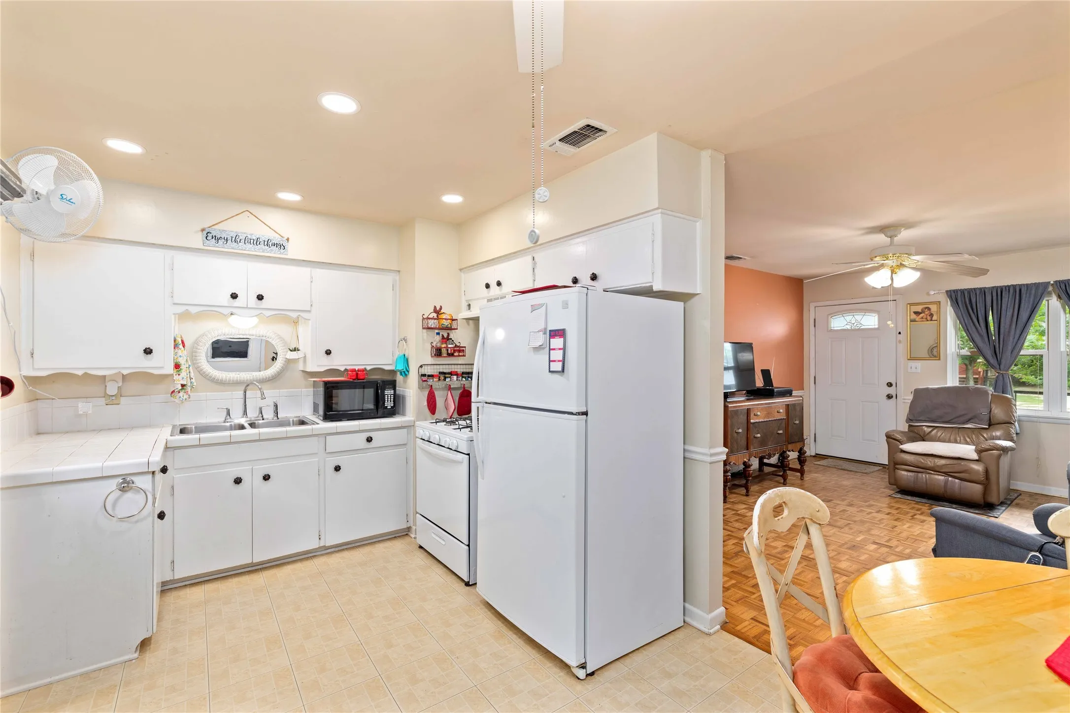 Single Family Residence For Sale in Brown County , 2808 1st Street, Brownwood, Texas 76801, 3 Bedroom, 2 Bathroom, 1 Garage spaces, 999 Sqft, built in 1960, mls#21265162, Real Estate Agent in Brownwood, Homes For Sale in Brown county, Homes For Sale in Brownwood, Realtor in Brownwood Texas, Real Estate Brokerage Independent Realty Texas, Luminita Cordes Realtor
