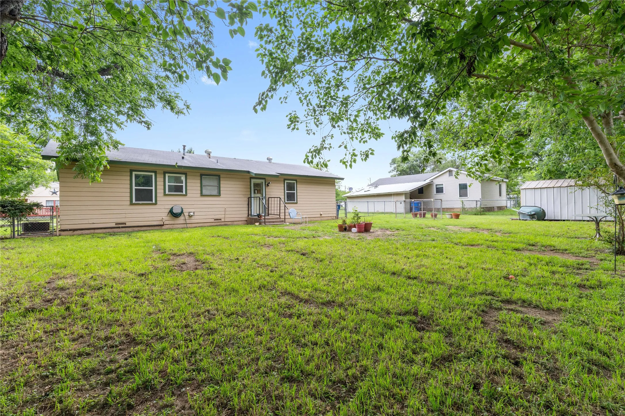 Single Family Residence For Sale in Brown County , 2808 1st Street, Brownwood, Texas 76801, 3 Bedroom, 2 Bathroom, 1 Garage spaces, 999 Sqft, built in 1960, mls#21265162, Real Estate Agent in Brownwood, Homes For Sale in Brown county, Homes For Sale in Brownwood, Realtor in Brownwood Texas, Real Estate Brokerage Independent Realty Texas, Luminita Cordes Realtor