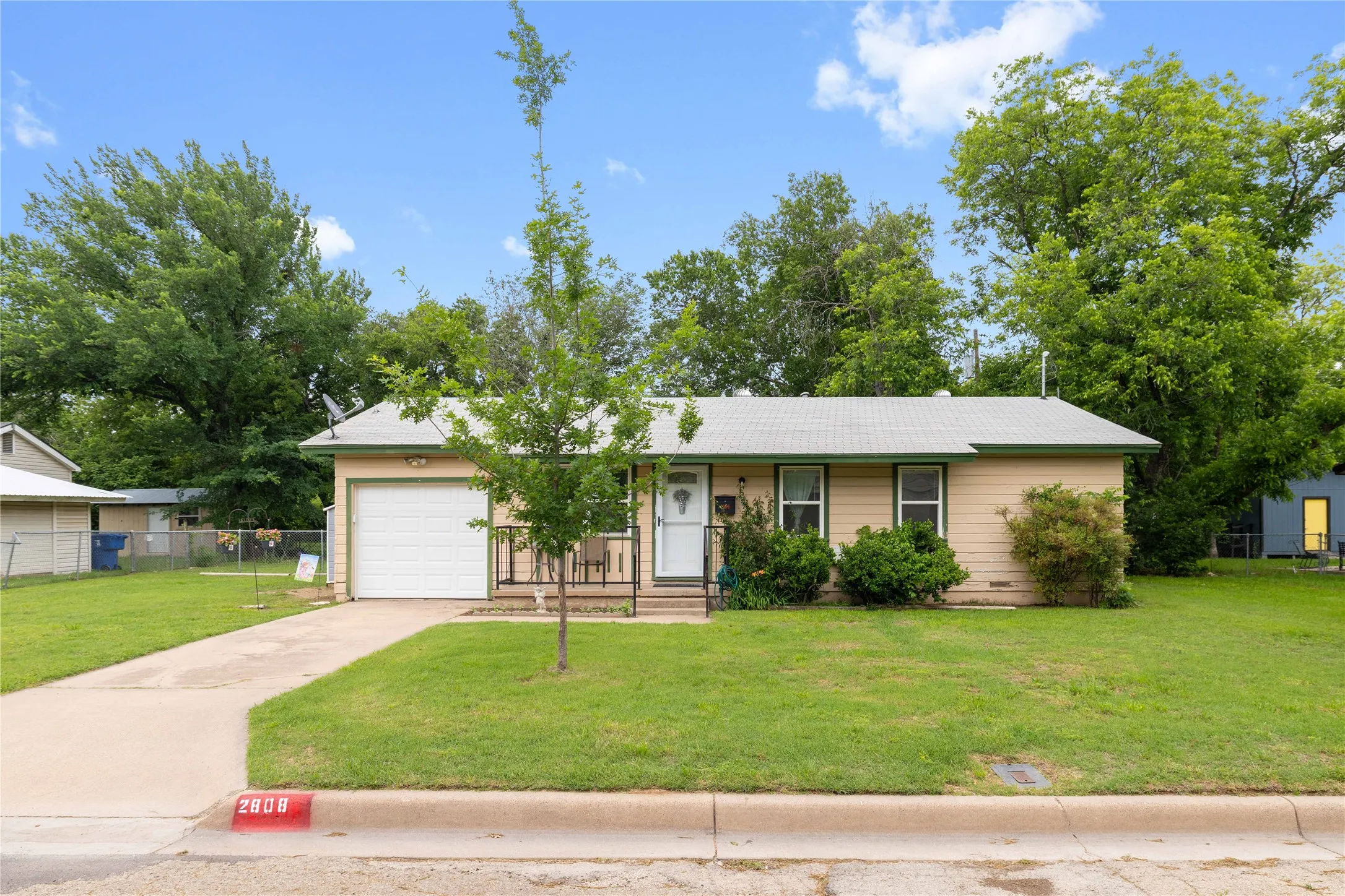 Single Family Residence For Sale in Brown County , 2808 1st Street, Brownwood, Texas 76801, 3 Bedroom, 2 Bathroom, 1 Garage spaces, 999 Sqft, built in 1960, mls#21265162, Real Estate Agent in Brownwood, Homes For Sale in Brown county, Homes For Sale in Brownwood, Realtor in Brownwood Texas, Real Estate Brokerage Independent Realty Texas, Luminita Cordes Realtor
