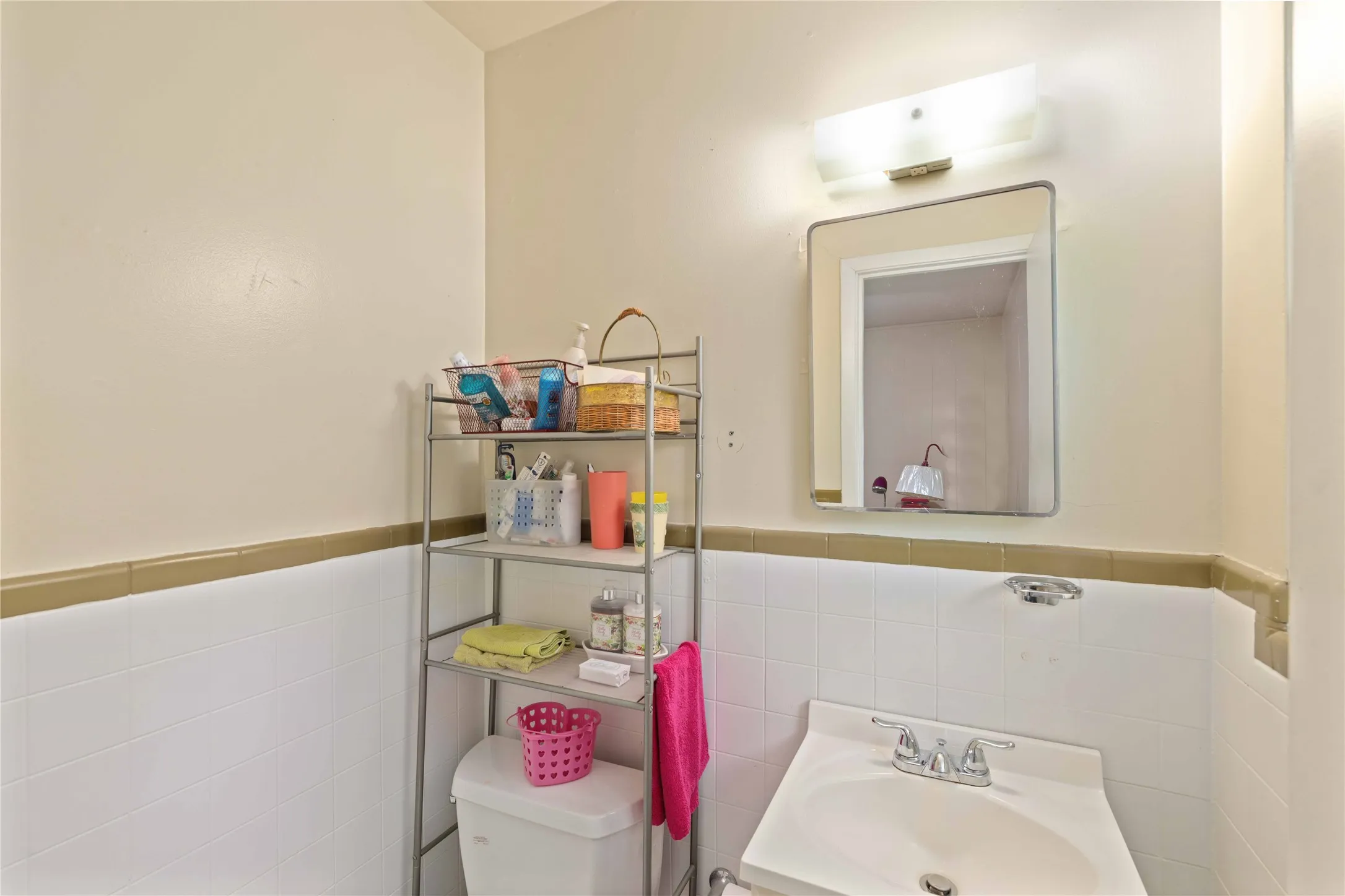 Single Family Residence For Sale in Brown County , 2808 1st Street, Brownwood, Texas 76801, 3 Bedroom, 2 Bathroom, 1 Garage spaces, 999 Sqft, built in 1960, mls#21265162, Real Estate Agent in Brownwood, Homes For Sale in Brown county, Homes For Sale in Brownwood, Realtor in Brownwood Texas, Real Estate Brokerage Independent Realty Texas, Luminita Cordes Realtor