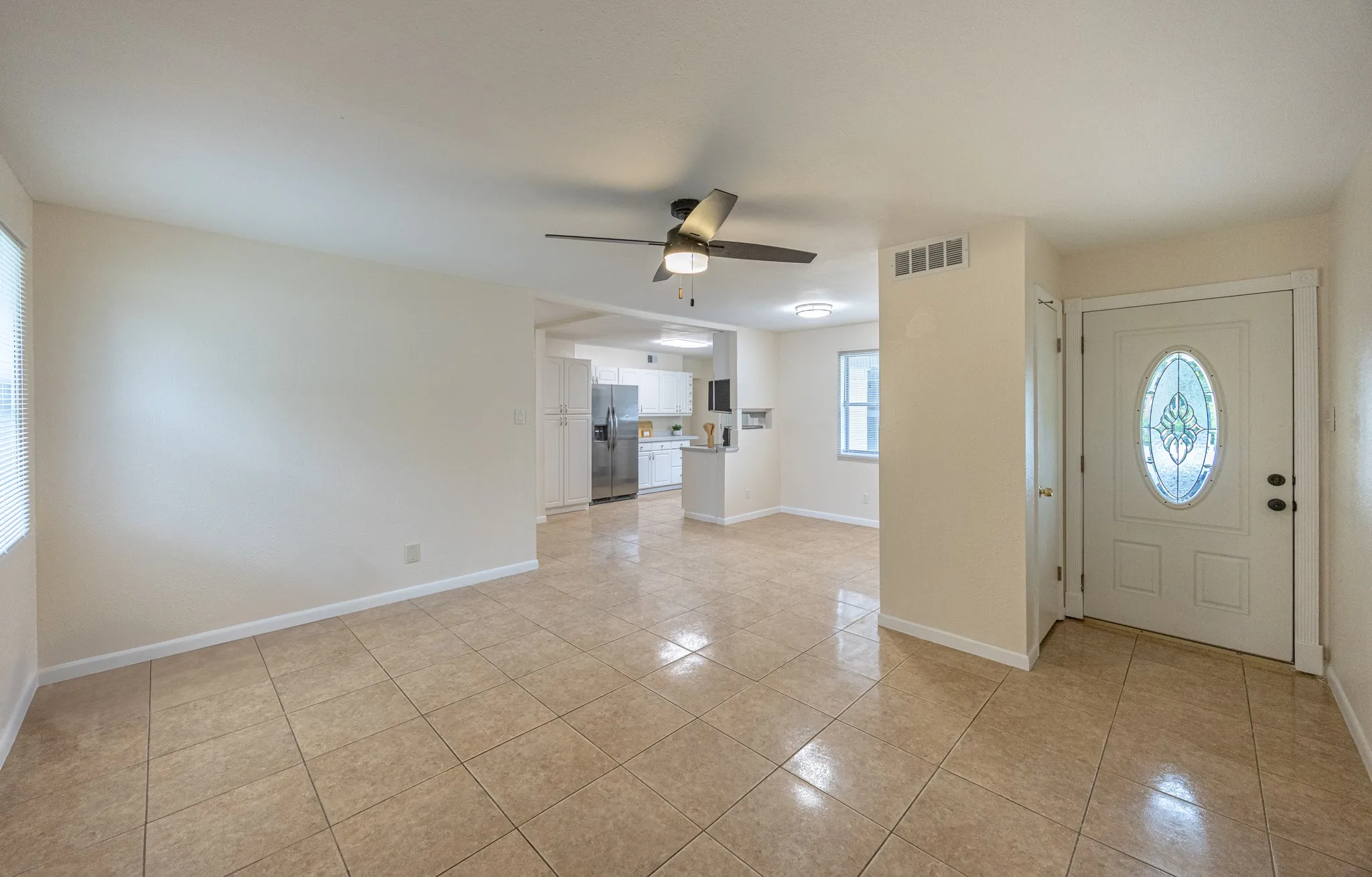 Single Family Residence For Sale in Tarrant County , 5405 Trail Lake Drive, Fort Worth, Texas 76133, 3 Bedroom, 2 Bathroom, Garage spaces, 1,181 Sqft, built in 1955, mls#21260360, Real Estate Agent in Fort Worth, Homes For Sale in Tarrant county, Homes For Sale in Fort Worth, Realtor in Fort Worth Texas, Real Estate Brokerage Independent Realty Texas, Luminita Cordes Realtor