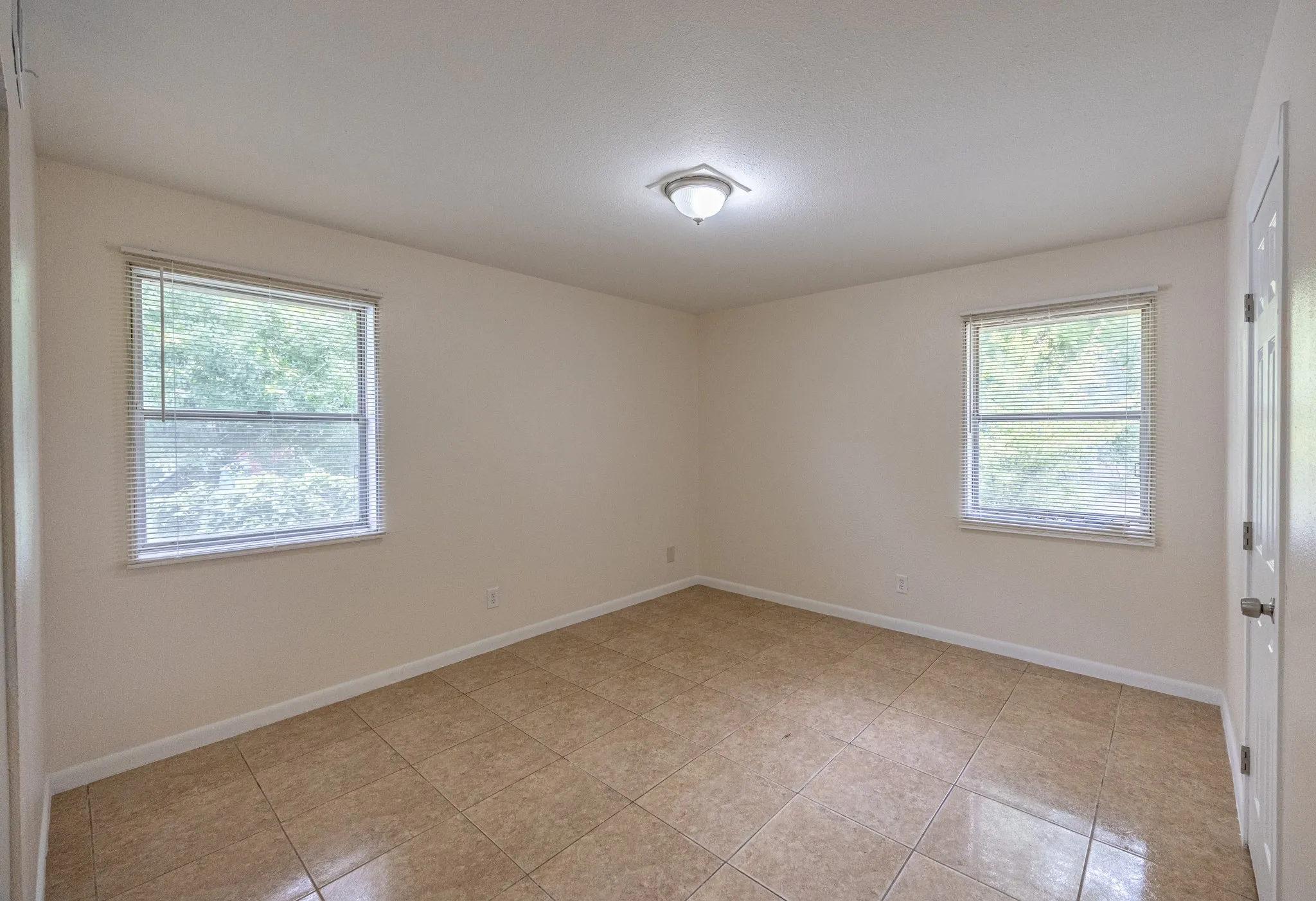 Single Family Residence For Sale in Tarrant County , 5405 Trail Lake Drive, Fort Worth, Texas 76133, 3 Bedroom, 2 Bathroom, Garage spaces, 1,181 Sqft, built in 1955, mls#21260360, Real Estate Agent in Fort Worth, Homes For Sale in Tarrant county, Homes For Sale in Fort Worth, Realtor in Fort Worth Texas, Real Estate Brokerage Independent Realty Texas, Luminita Cordes Realtor
