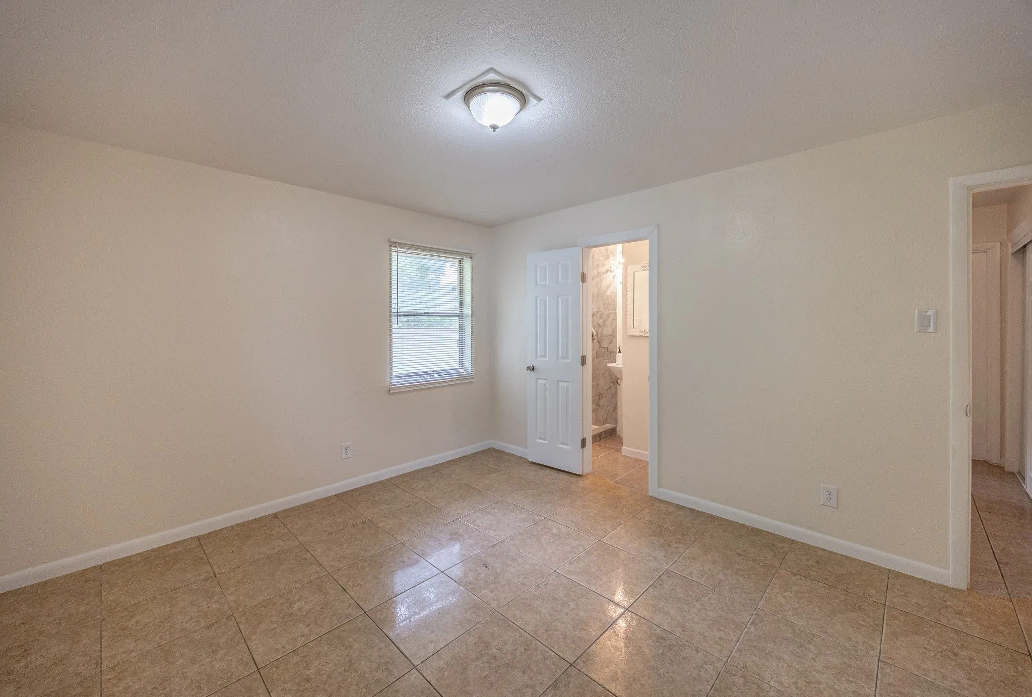Single Family Residence For Sale in Tarrant County , 5405 Trail Lake Drive, Fort Worth, Texas 76133, 3 Bedroom, 2 Bathroom, Garage spaces, 1,181 Sqft, built in 1955, mls#21260360, Real Estate Agent in Fort Worth, Homes For Sale in Tarrant county, Homes For Sale in Fort Worth, Realtor in Fort Worth Texas, Real Estate Brokerage Independent Realty Texas, Luminita Cordes Realtor
