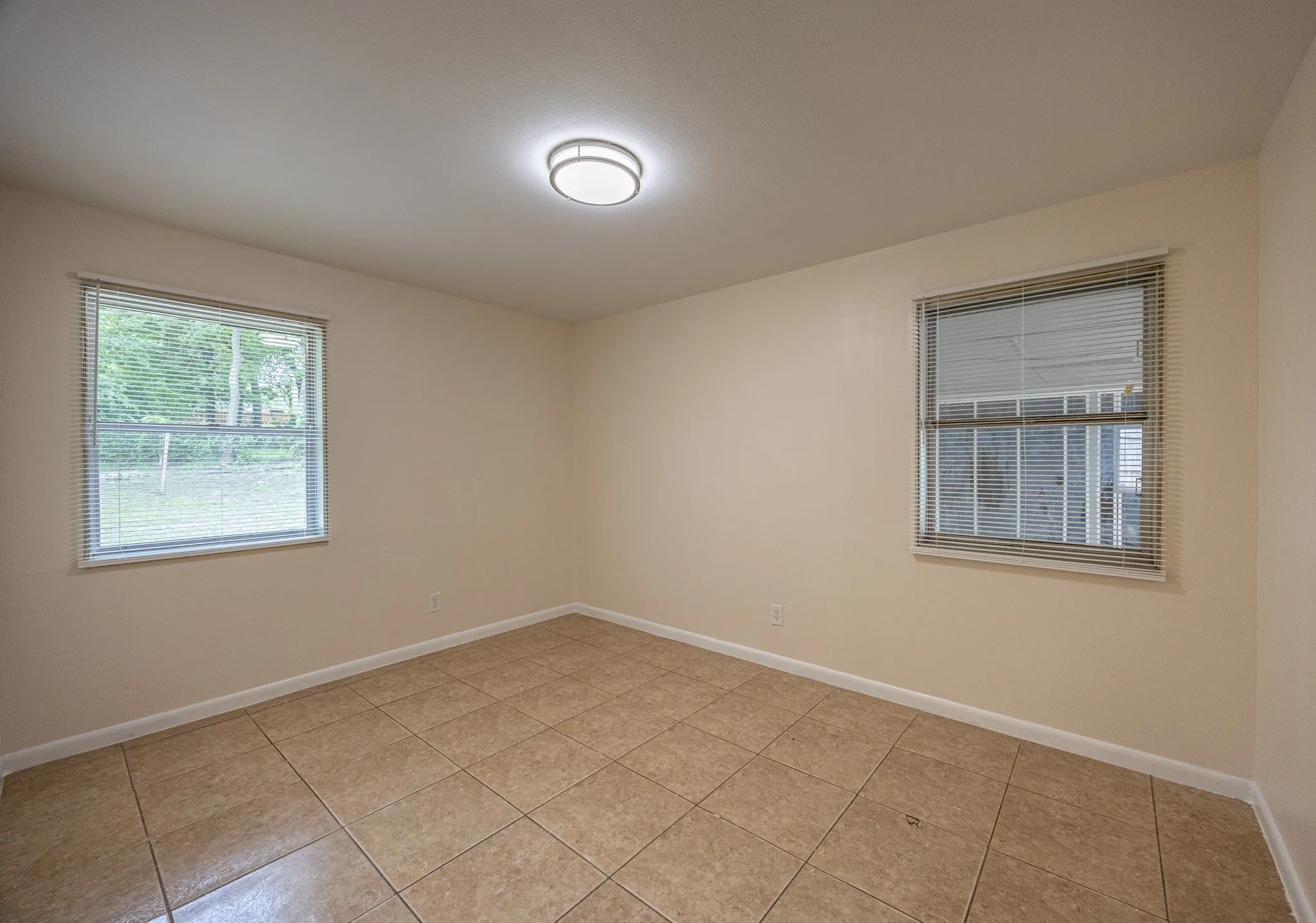 Single Family Residence For Sale in Tarrant County , 5405 Trail Lake Drive, Fort Worth, Texas 76133, 3 Bedroom, 2 Bathroom, Garage spaces, 1,181 Sqft, built in 1955, mls#21260360, Real Estate Agent in Fort Worth, Homes For Sale in Tarrant county, Homes For Sale in Fort Worth, Realtor in Fort Worth Texas, Real Estate Brokerage Independent Realty Texas, Luminita Cordes Realtor