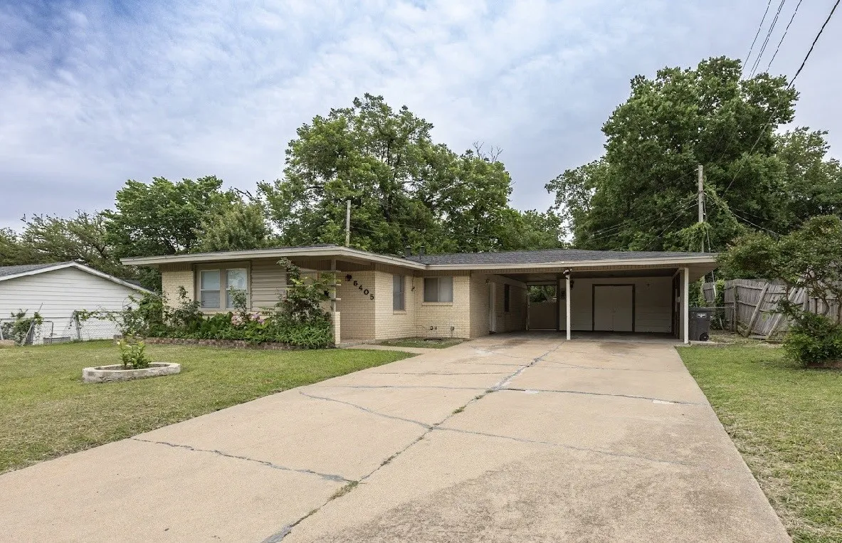 Single Family Residence For Sale in Tarrant County , 5405 Trail Lake Drive, Fort Worth, Texas 76133, 3 Bedroom, 2 Bathroom, Garage spaces, 1,181 Sqft, built in 1955, mls#21260360, Real Estate Agent in Fort Worth, Homes For Sale in Tarrant county, Homes For Sale in Fort Worth, Realtor in Fort Worth Texas, Real Estate Brokerage Independent Realty Texas, Luminita Cordes Realtor
