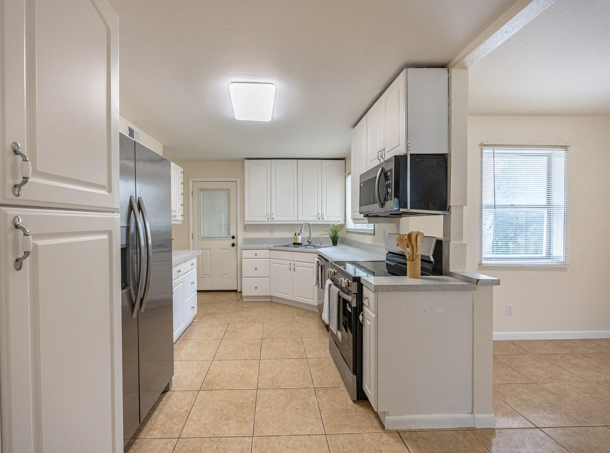 Single Family Residence For Sale in Tarrant County , 5405 Trail Lake Drive, Fort Worth, Texas 76133, 3 Bedroom, 2 Bathroom, Garage spaces, 1,181 Sqft, built in 1955, mls#21260360, Real Estate Agent in Fort Worth, Homes For Sale in Tarrant county, Homes For Sale in Fort Worth, Realtor in Fort Worth Texas, Real Estate Brokerage Independent Realty Texas, Luminita Cordes Realtor