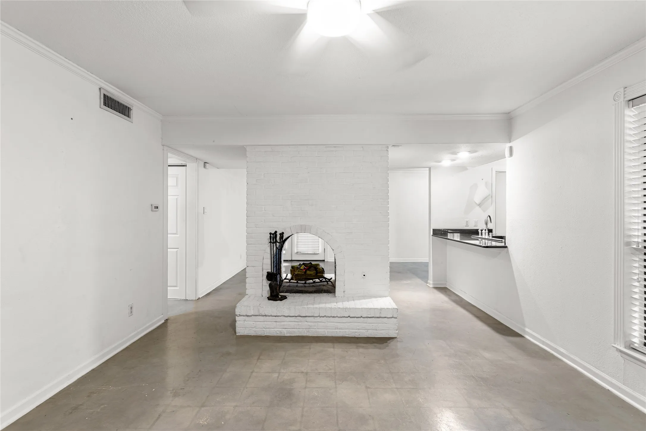 Condominium For Sale in Dallas County , 5916 Birchbrook Drive 129, Dallas, Texas 75206, 2 Bedrooms, 2 Bathrooms, Garage spaces, 1,045 Sqft, built in 1969, Price $220,000, mls#21265713, Real Estate Agent in Dallas, Homes For Sale in Dallas county, Homes For Sale in Dallas, Realtor in Dallas Texas, Real Estate Brokerage Independent Realty Texas, Luminita Cordes Realtor