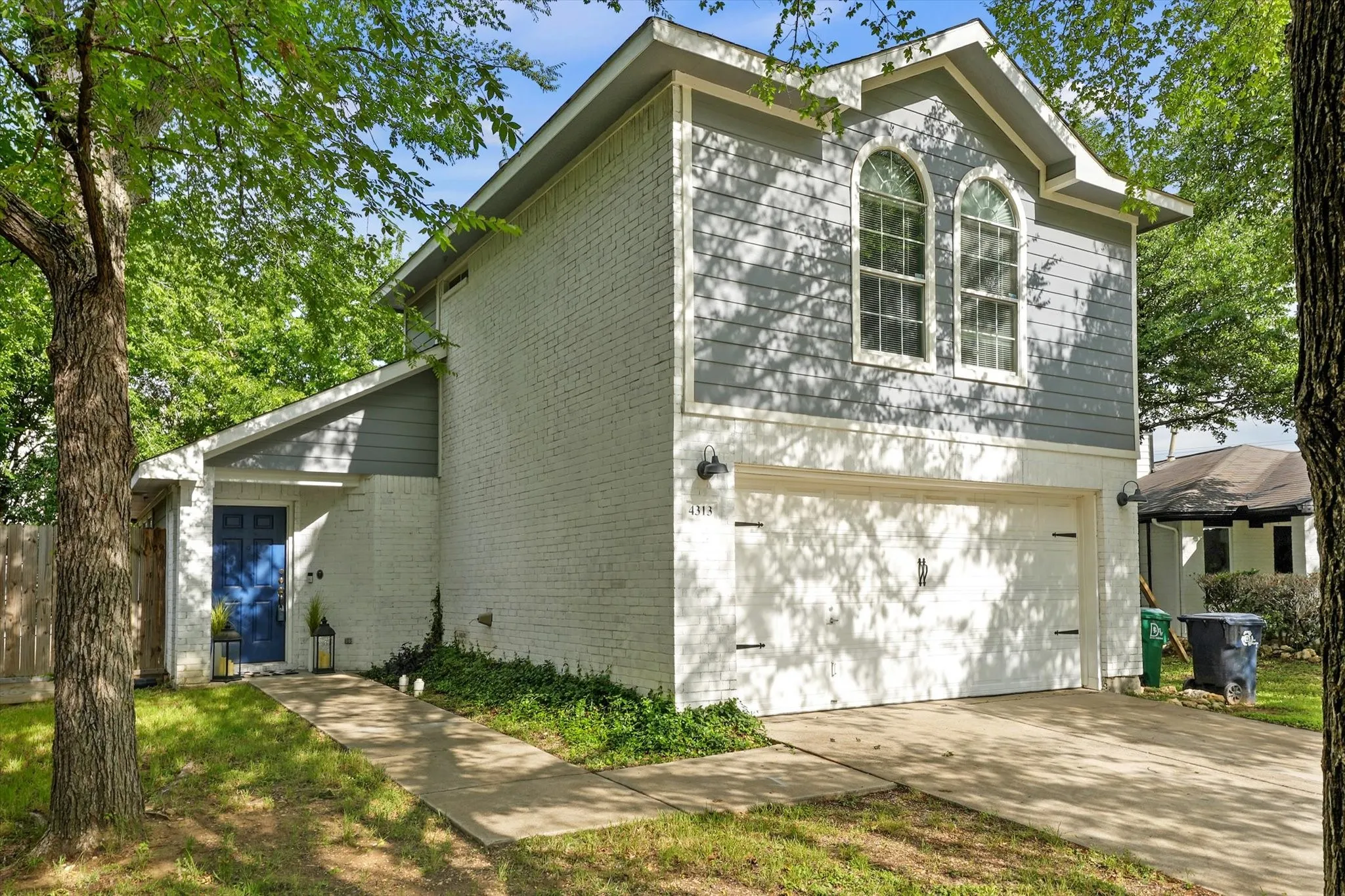 Single Family Residence For Sale in Denton County , 4313 Hayes, Denton, Texas 76207, 3 Bedroom, 3 Bathroom, 2 Garage spaces, 1,658 Sqft, built in 2002, mls#21262022, Real Estate Agent in Denton, Homes For Sale in Denton county, Homes For Sale in Denton, Realtor in Denton Texas, Real Estate Brokerage Independent Realty Texas, Luminita Cordes Realtor