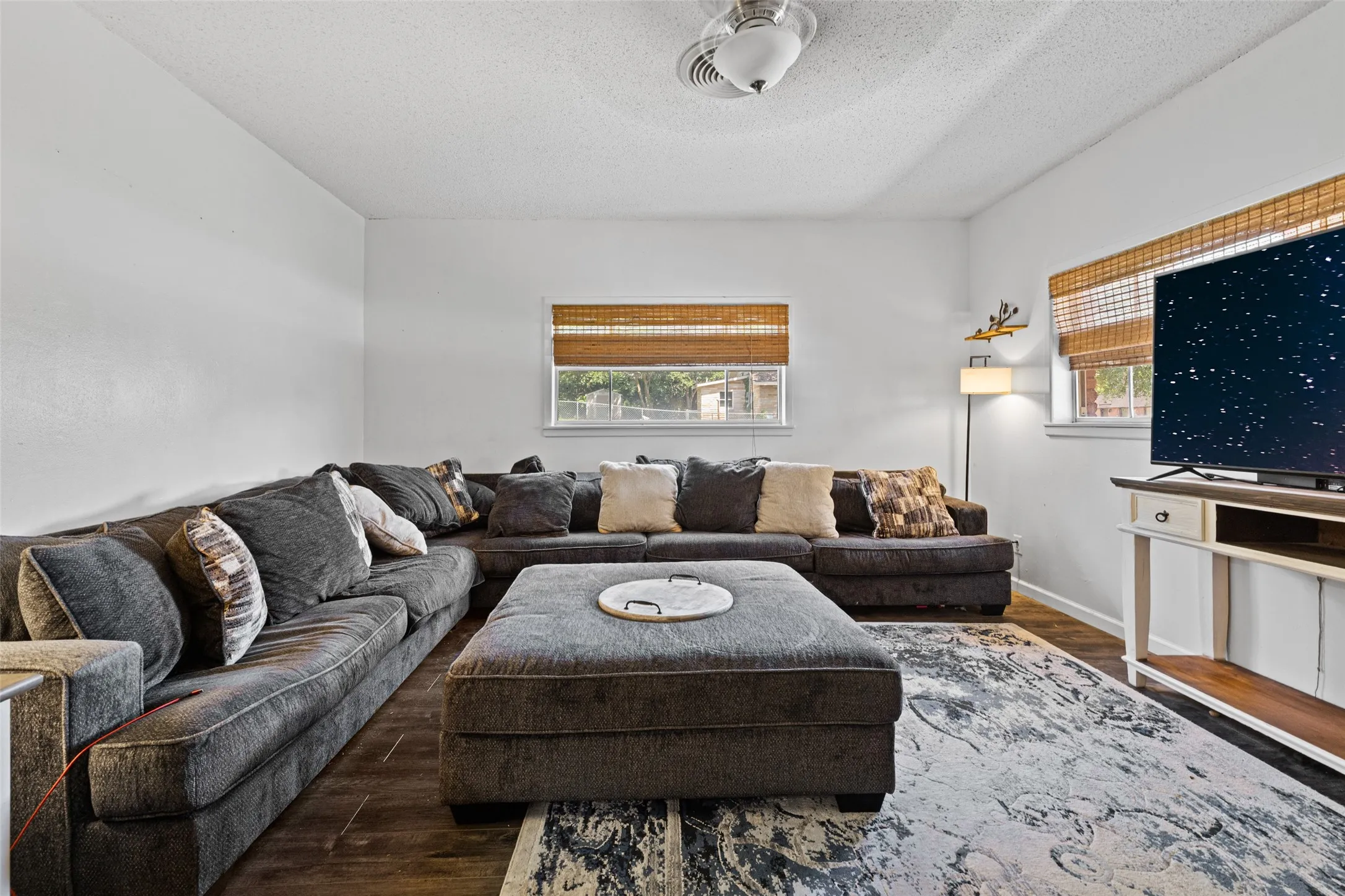 Single Family Residence For Sale in Gregg County , 500 W Marshall Avenue, Gladewater, Texas 75647, 3 Bedroom, 2 Bathroom, Garage spaces, 2,264 Sqft, built in 1960, mls#21266617, Real Estate Agent in Gladewater, Homes For Sale in Gregg county, Homes For Sale in Gladewater, Realtor in Gladewater Texas, Real Estate Brokerage Independent Realty Texas, Luminita Cordes Realtor