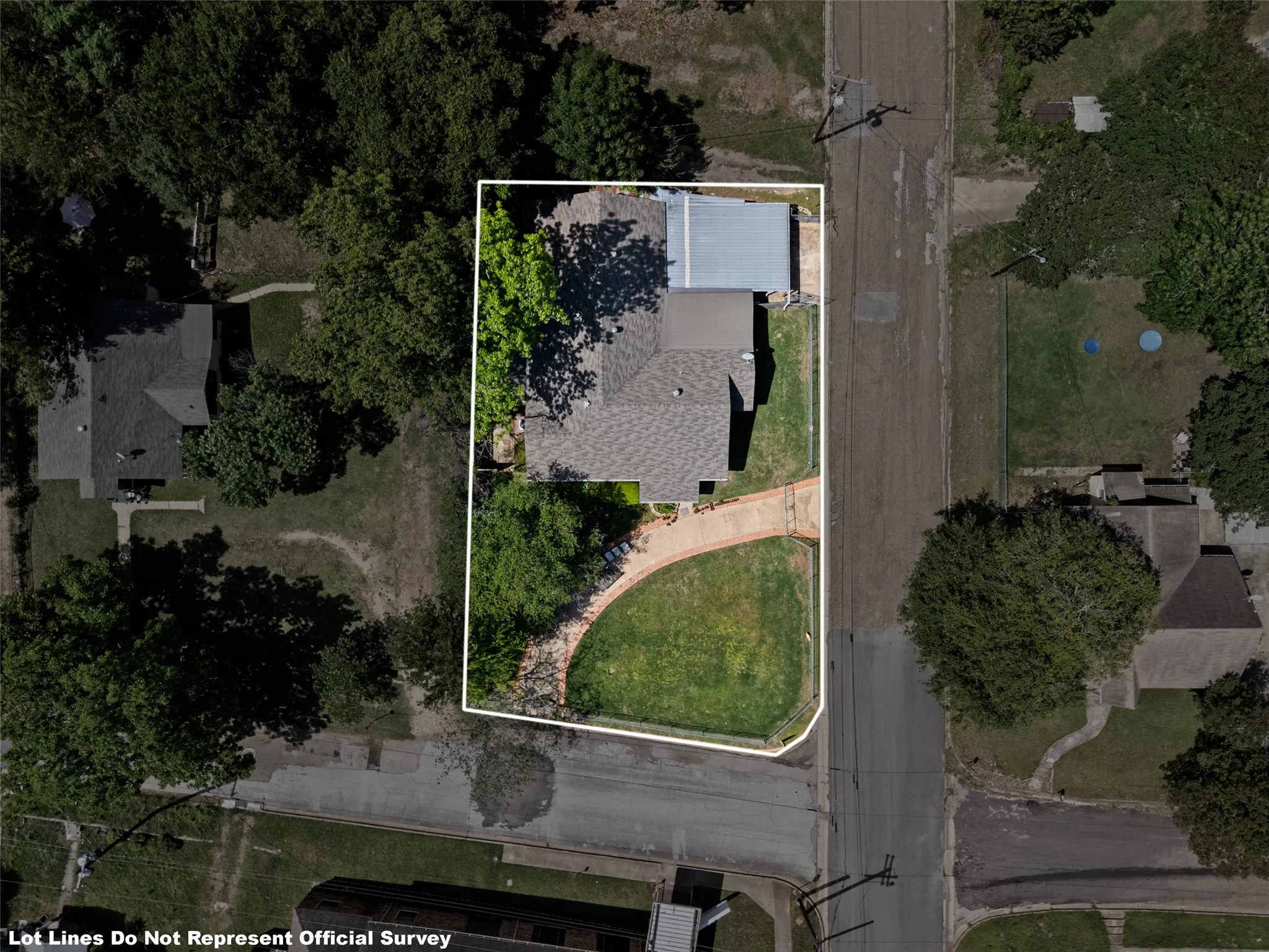 Single Family Residence For Sale in Gregg County , 500 W Marshall Avenue, Gladewater, Texas 75647, 3 Bedroom, 2 Bathroom, Garage spaces, 2,264 Sqft, built in 1960, mls#21266617, Real Estate Agent in Gladewater, Homes For Sale in Gregg county, Homes For Sale in Gladewater, Realtor in Gladewater Texas, Real Estate Brokerage Independent Realty Texas, Luminita Cordes Realtor