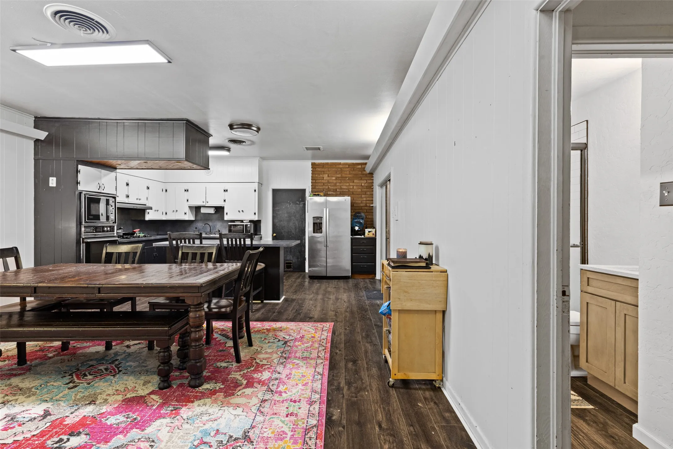 Single Family Residence For Sale in Gregg County , 500 W Marshall Avenue, Gladewater, Texas 75647, 3 Bedroom, 2 Bathroom, Garage spaces, 2,264 Sqft, built in 1960, mls#21266617, Real Estate Agent in Gladewater, Homes For Sale in Gregg county, Homes For Sale in Gladewater, Realtor in Gladewater Texas, Real Estate Brokerage Independent Realty Texas, Luminita Cordes Realtor