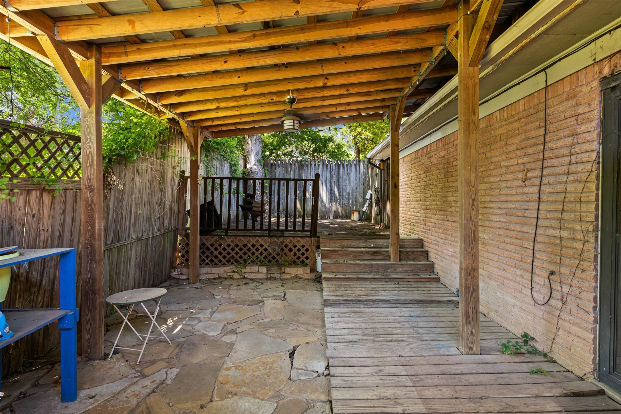 Single Family Residence For Sale in Gregg County , 500 W Marshall Avenue, Gladewater, Texas 75647, 3 Bedroom, 2 Bathroom, Garage spaces, 2,264 Sqft, built in 1960, mls#21266617, Real Estate Agent in Gladewater, Homes For Sale in Gregg county, Homes For Sale in Gladewater, Realtor in Gladewater Texas, Real Estate Brokerage Independent Realty Texas, Luminita Cordes Realtor
