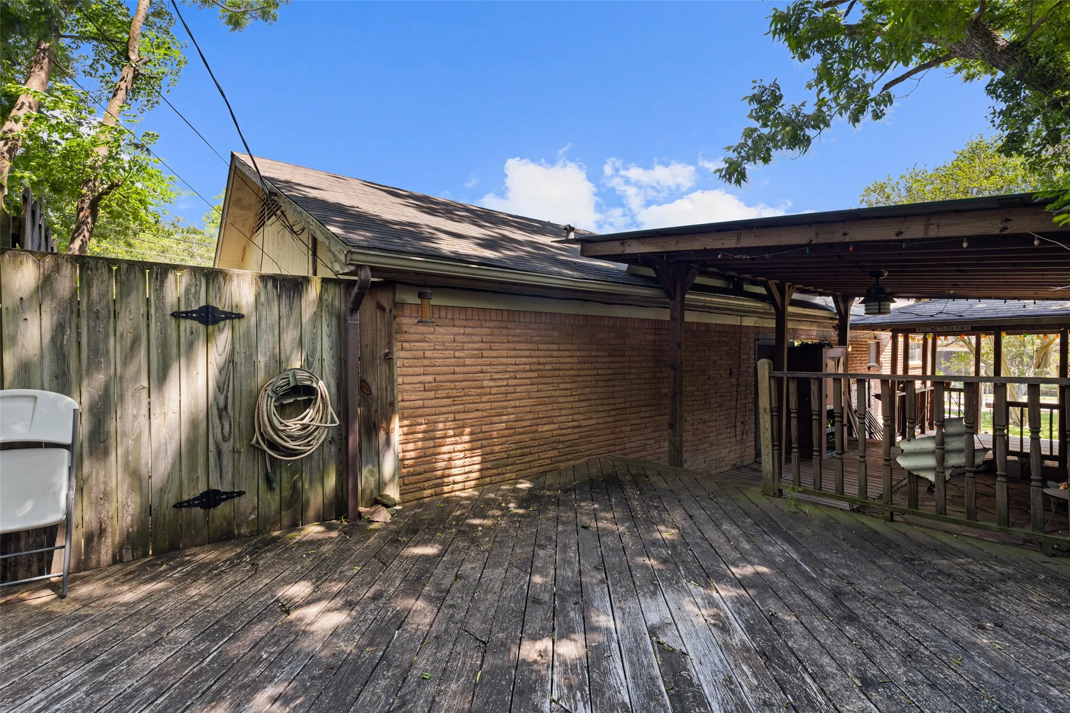 Single Family Residence For Sale in Gregg County , 500 W Marshall Avenue, Gladewater, Texas 75647, 3 Bedroom, 2 Bathroom, Garage spaces, 2,264 Sqft, built in 1960, mls#21266617, Real Estate Agent in Gladewater, Homes For Sale in Gregg county, Homes For Sale in Gladewater, Realtor in Gladewater Texas, Real Estate Brokerage Independent Realty Texas, Luminita Cordes Realtor