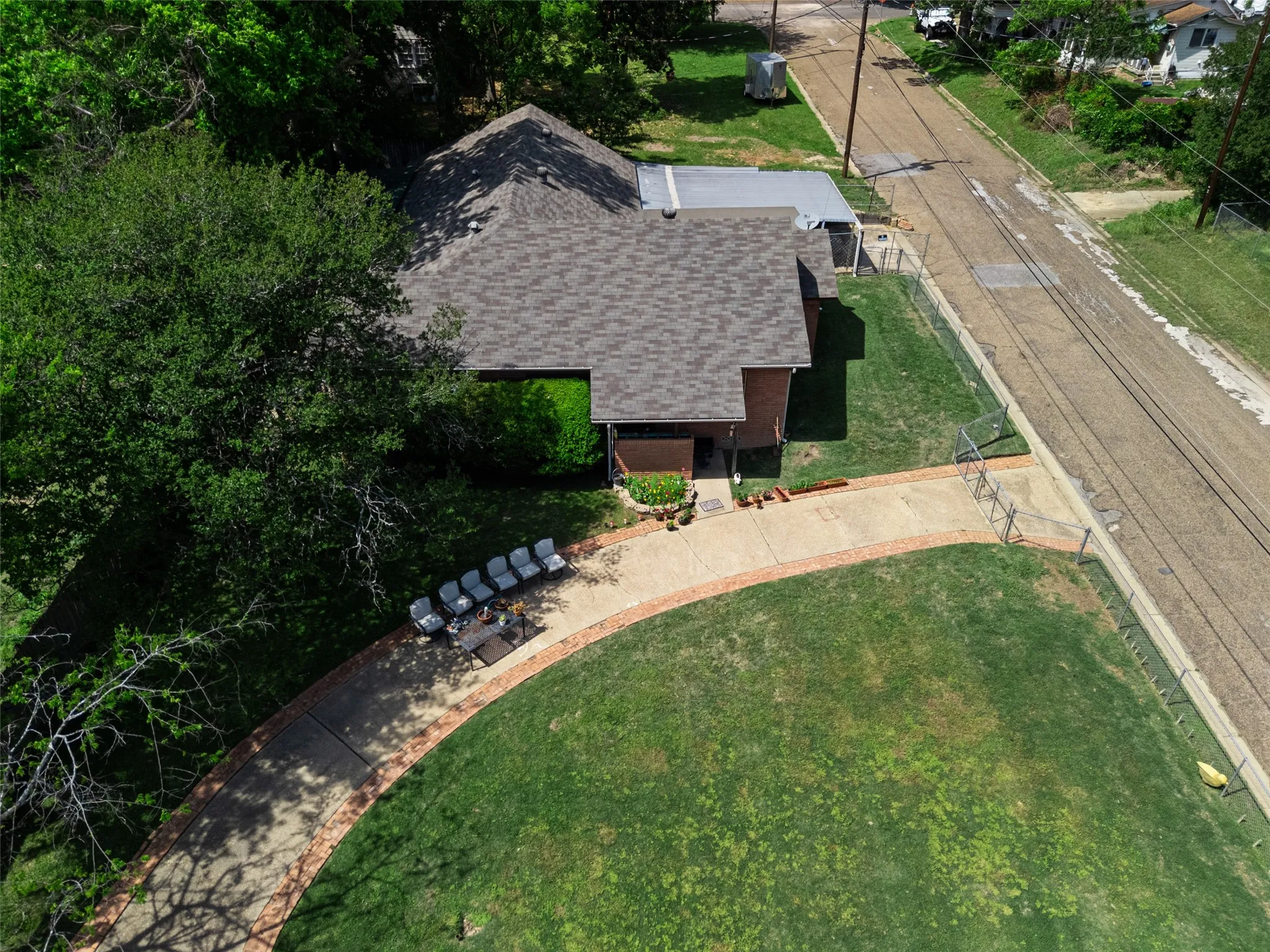 Single Family Residence For Sale in Gregg County , 500 W Marshall Avenue, Gladewater, Texas 75647, 3 Bedroom, 2 Bathroom, Garage spaces, 2,264 Sqft, built in 1960, mls#21266617, Real Estate Agent in Gladewater, Homes For Sale in Gregg county, Homes For Sale in Gladewater, Realtor in Gladewater Texas, Real Estate Brokerage Independent Realty Texas, Luminita Cordes Realtor