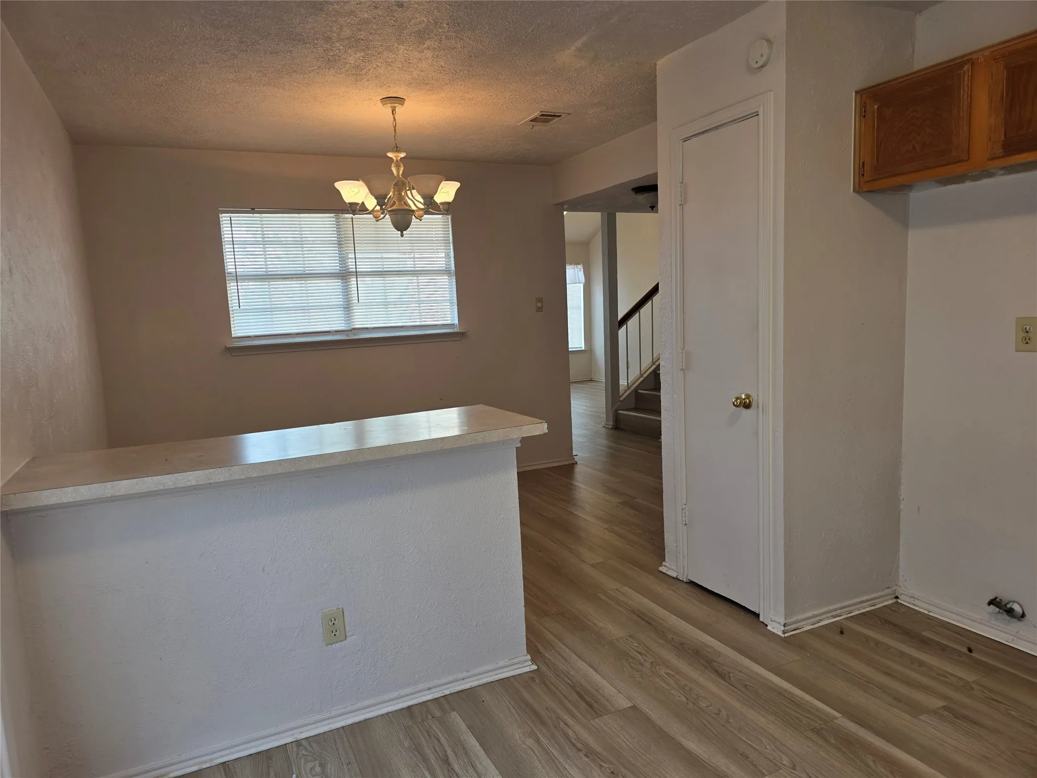 Single Family Residence For Rent in Tarrant County , 9984 Lone Eagle Drive, Fort Worth, Texas 76108, 3 Bedroom, 2 Bathroom, 1 Garage spaces, 1,324 Sqft, built in 1985, mls#21266635, Real Estate Agent in Fort Worth, Homes For Rent in Tarrant county, Homes For Rent in Fort Worth, Realtor in Fort Worth Texas, Real Estate Brokerage Independent Realty Texas, Luminita Cordes Realtor