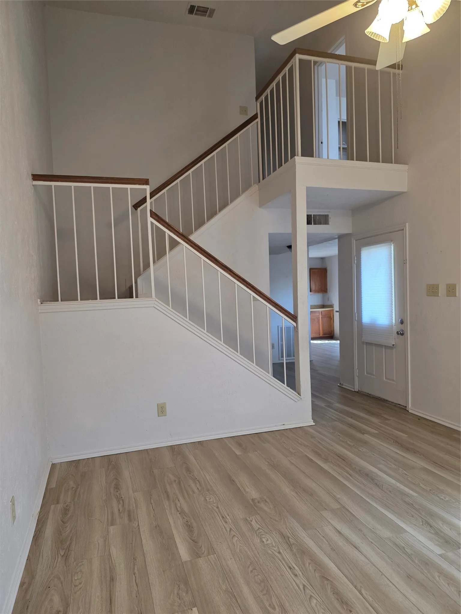 Single Family Residence For Rent in Tarrant County , 9984 Lone Eagle Drive, Fort Worth, Texas 76108, 3 Bedroom, 2 Bathroom, 1 Garage spaces, 1,324 Sqft, built in 1985, mls#21266635, Real Estate Agent in Fort Worth, Homes For Rent in Tarrant county, Homes For Rent in Fort Worth, Realtor in Fort Worth Texas, Real Estate Brokerage Independent Realty Texas, Luminita Cordes Realtor