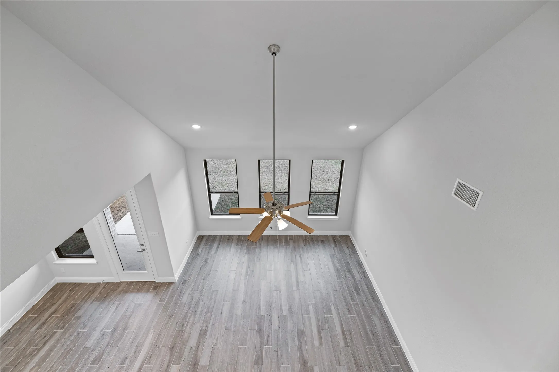 Single Family Residence For Rent in Collin County , 3822 Windmill Court, Celina, Texas 75009, 3 Bedroom, 3 Bathroom, 2 Garage spaces, 2,435 Sqft, built in 2023, Price $3,100, mls#21265975, Real Estate Agent in Celina, Homes For Rent in Collin county, Homes For Rent in Celina, Realtor in Celina Texas, Real Estate Brokerage Independent Realty Texas, Luminita Cordes Realtor