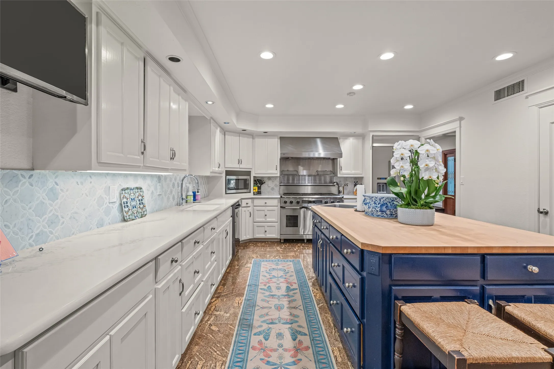 Single Family Residence For Sale in Tarrant County , 4812 Williams Road, Benbrook, Texas 76116, 5 Bedroom, 5 Bathroom, 4 Garage spaces, 6,233 Sqft, built in 1985, mls#21264457, Real Estate Agent in Benbrook, Homes For Sale in Tarrant county, Homes For Sale in Benbrook, Realtor in Benbrook Texas, Real Estate Brokerage Independent Realty Texas, Luminita Cordes Realtor