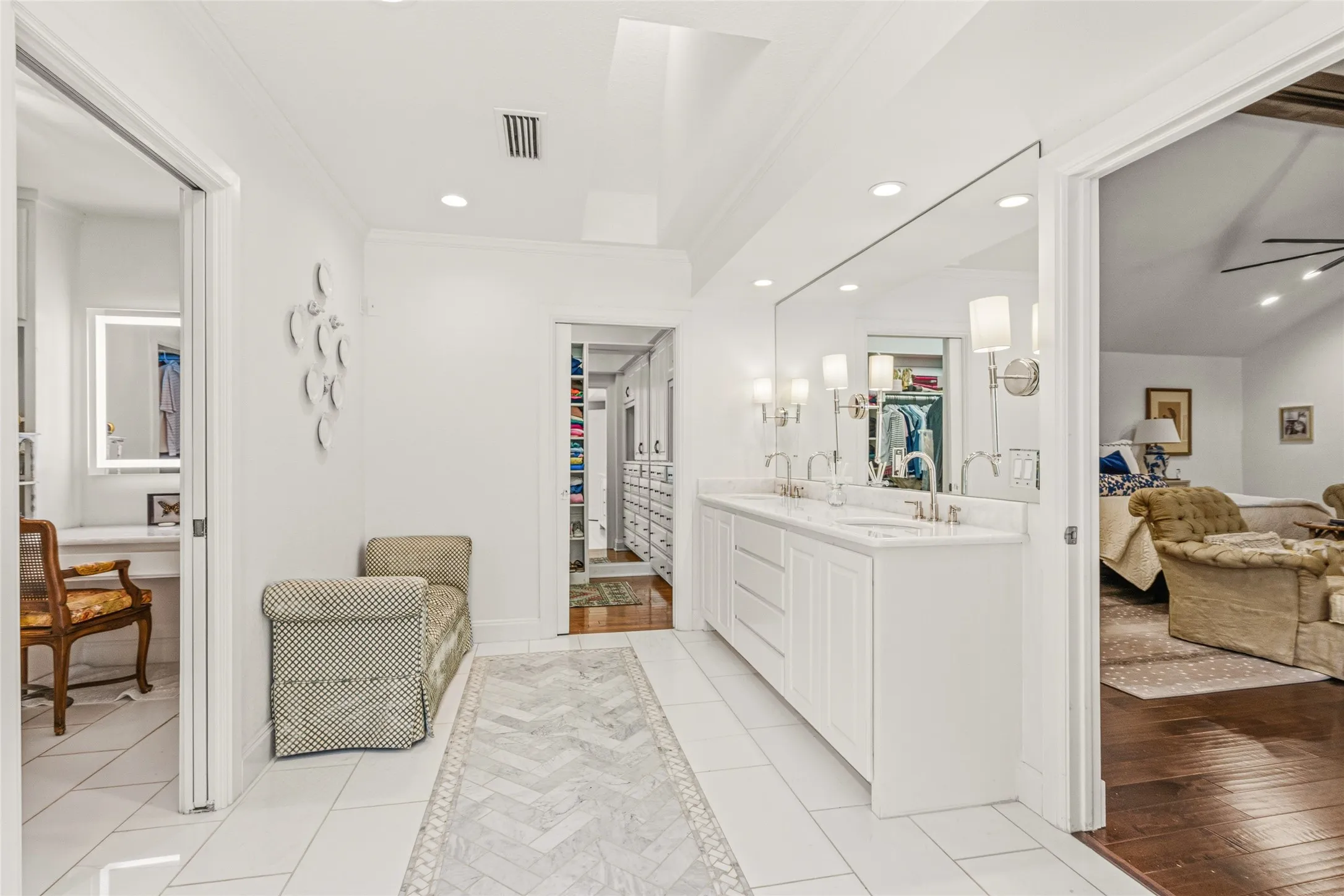 Single Family Residence For Sale in Tarrant County , 4812 Williams Road, Benbrook, Texas 76116, 5 Bedroom, 5 Bathroom, 4 Garage spaces, 6,233 Sqft, built in 1985, mls#21264457, Real Estate Agent in Benbrook, Homes For Sale in Tarrant county, Homes For Sale in Benbrook, Realtor in Benbrook Texas, Real Estate Brokerage Independent Realty Texas, Luminita Cordes Realtor